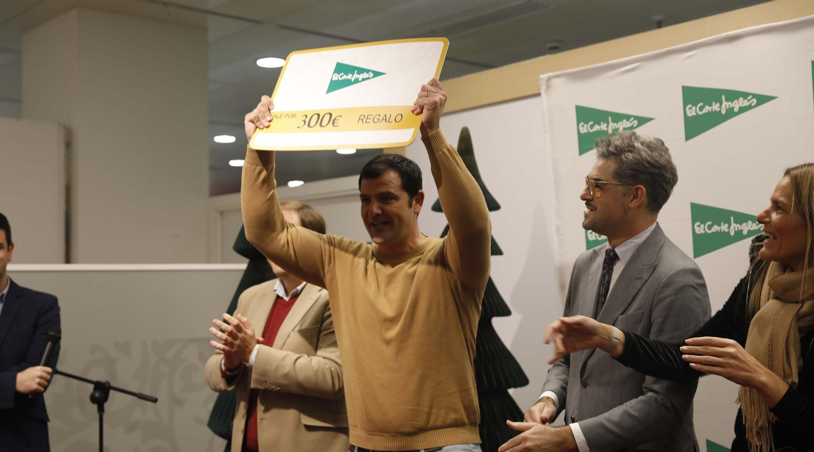 El Corte Inglés de Algeciras entrega los premios del concurso Dibuja y Pinta la Navidad