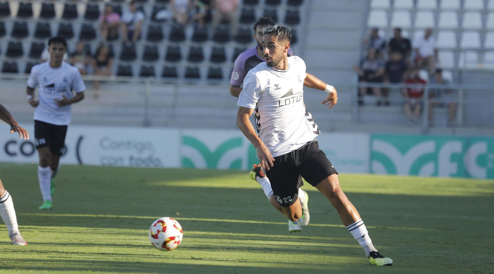 Las fotos del Balona - Estepona de pretemporada en el Ciudad de La Línea (1-1)