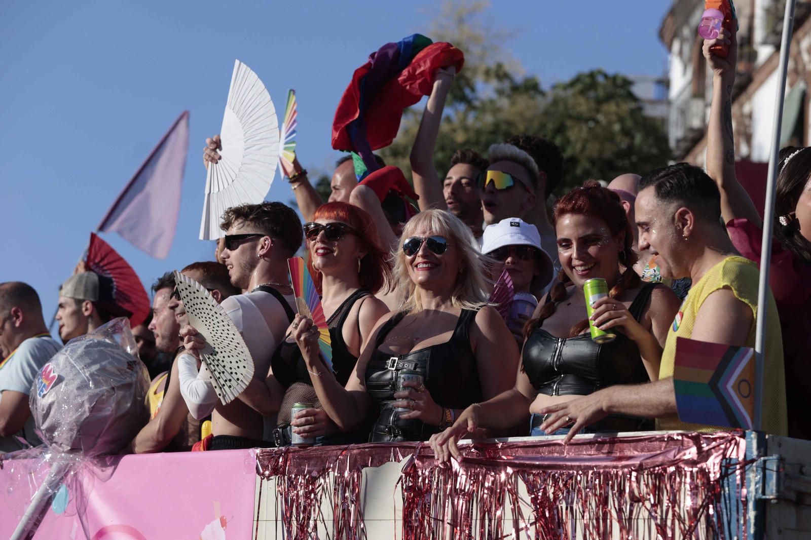 Las imágenes de la cabalgata del Orgullo LGTBI en Sevilla