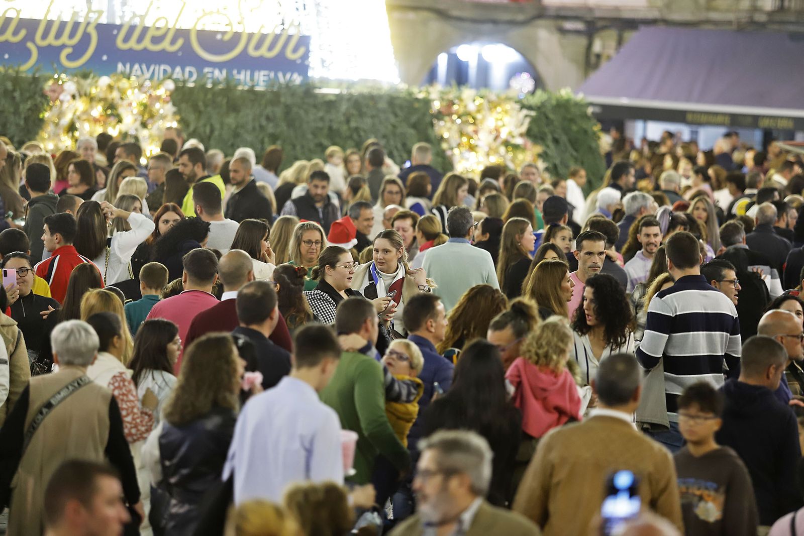 Imágenes del mercado navideño de la Plaza de Las Monjas