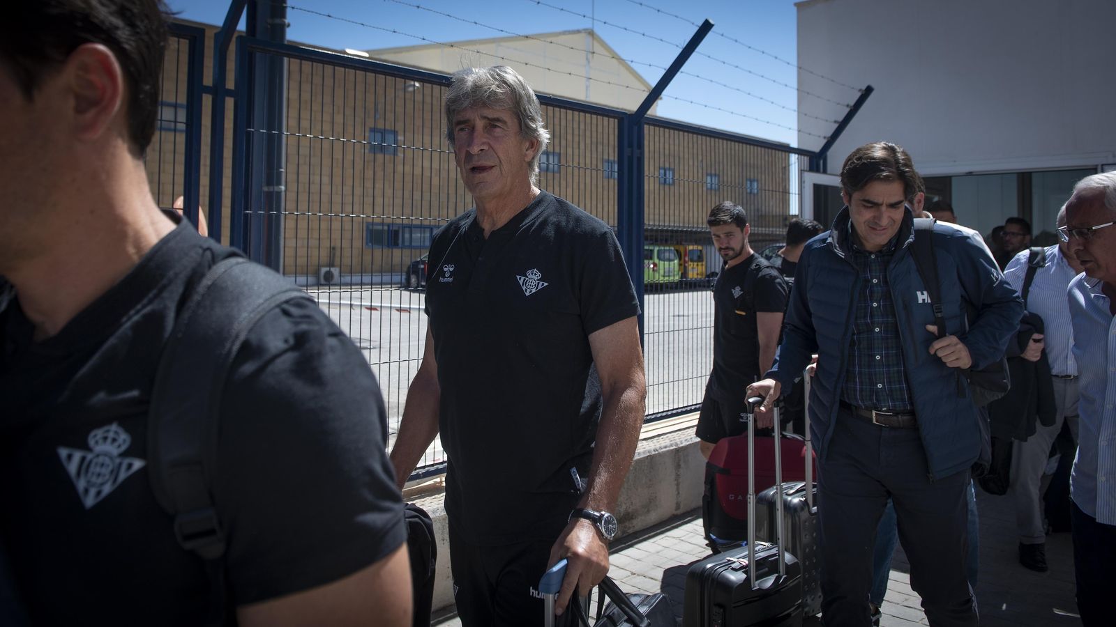 Pellegrini y Ángel Haro a su llegada a Sevilla procedentes de Helsinki.