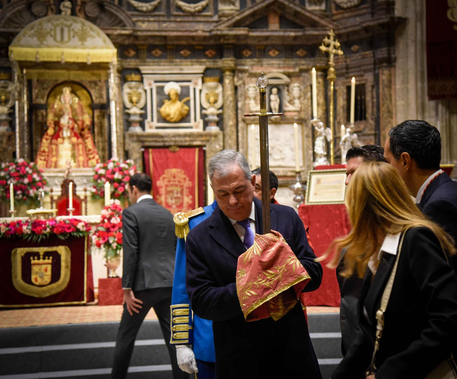 La espada de San Fernando, en la procesión de San Clemente