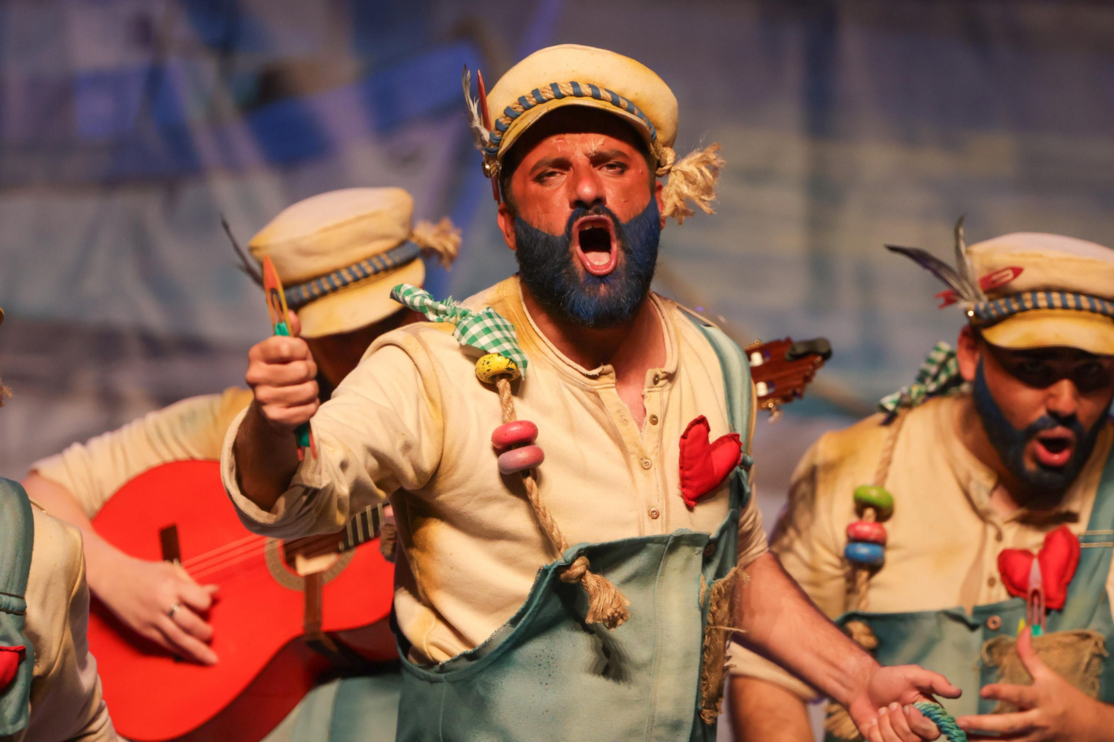 Imágenes de la actuación de la comparsa de Ayamonte "Los que manejan las redes" en las semifinales del Carnaval Colombino