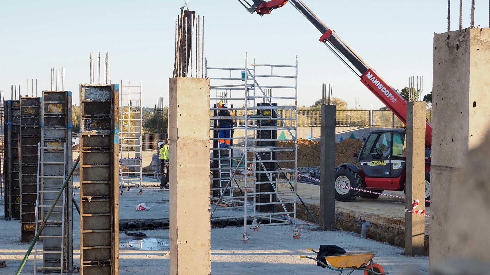 Ejecución de las obras en el centro de El Rompido en febrero de 2023