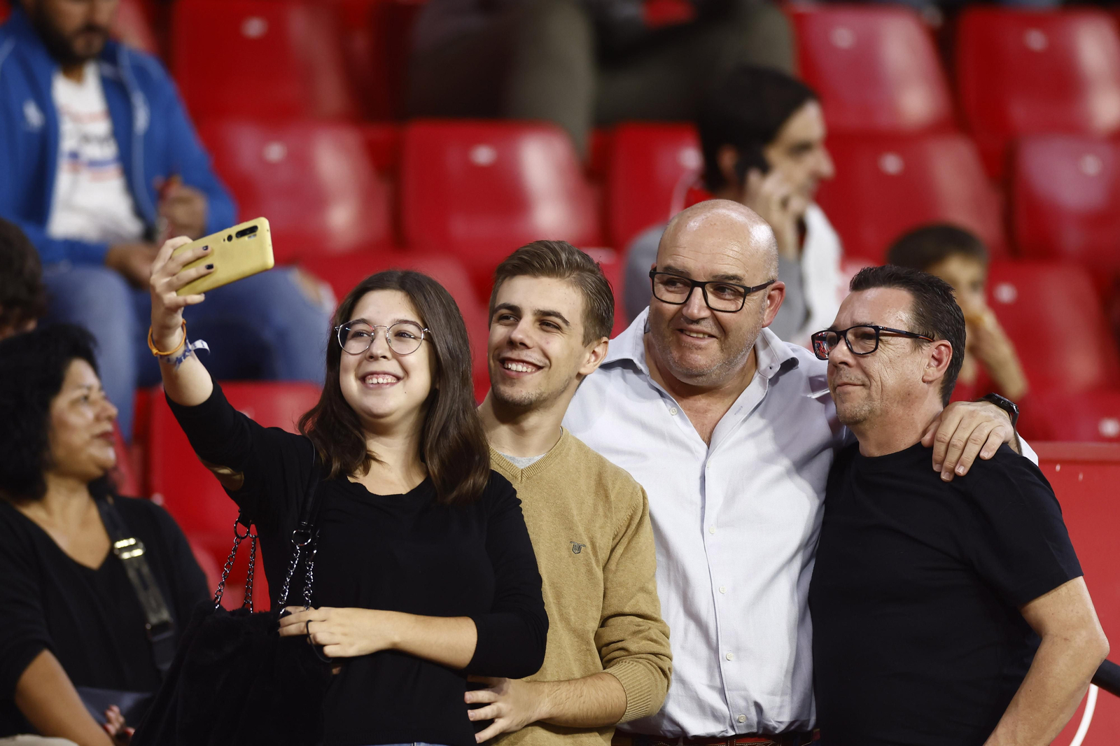 Búscate en las fotos del Sevilla FC-Real Sociedad