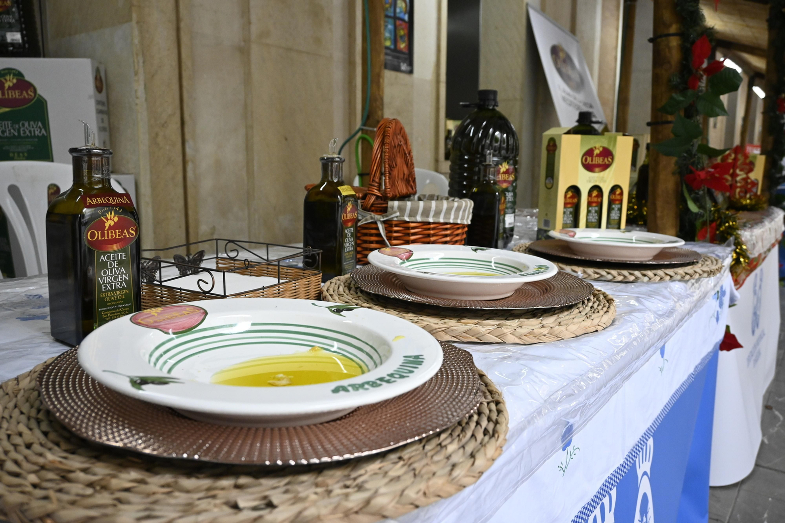 Stand de aceites en la Gran Vía de Huelva, en imágenes