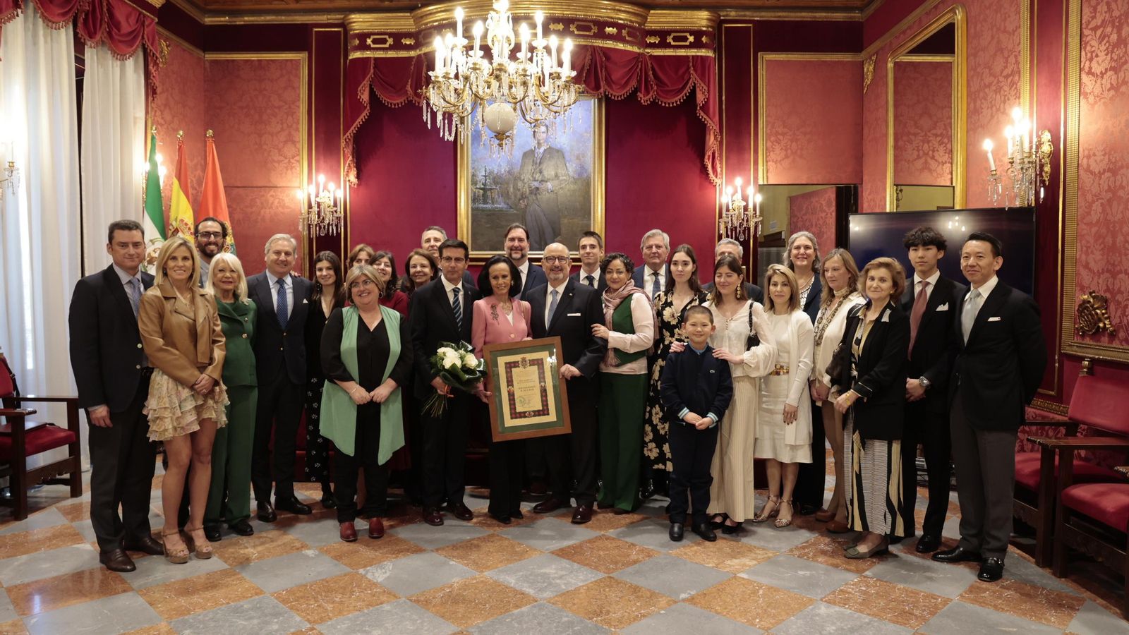 Toda la familia Icaza "de los dos hemisferios" se ha reunido en Granada para este acto.