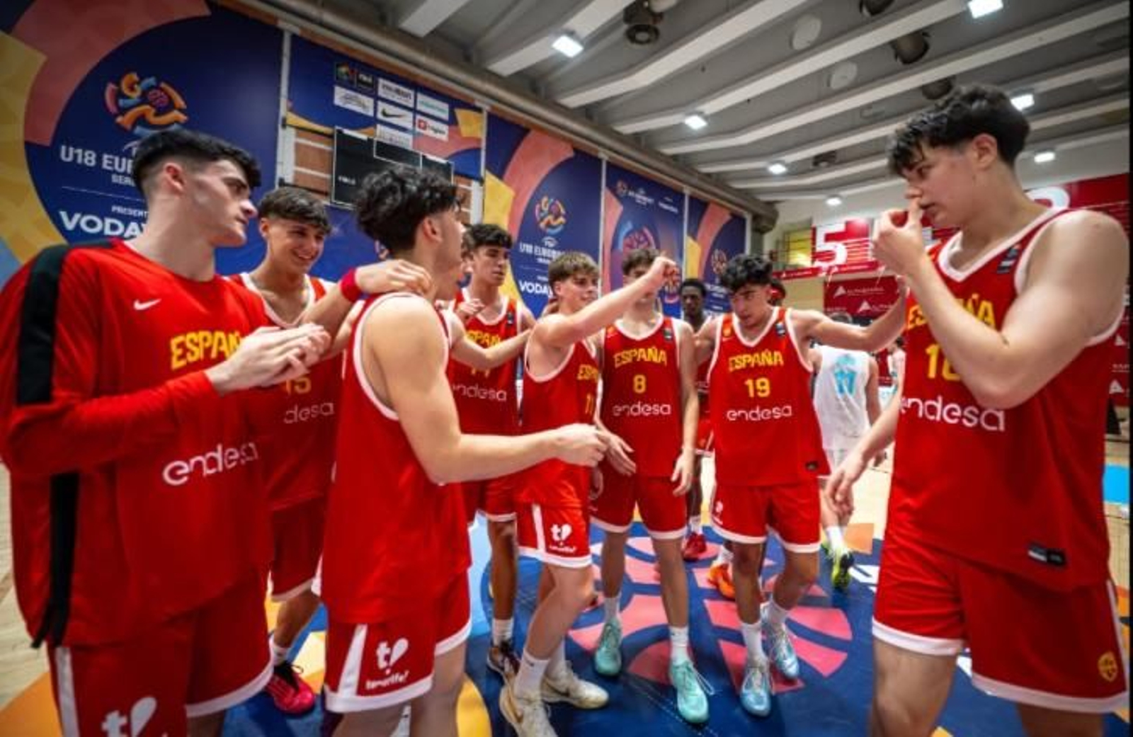 España sub 18 arrasa a Eslovenia (69-97) con Del Pino de líder