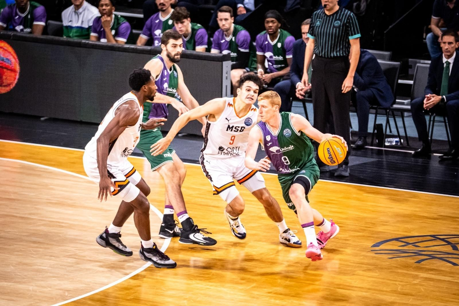 El Unicaja-Le Mans, en fotos