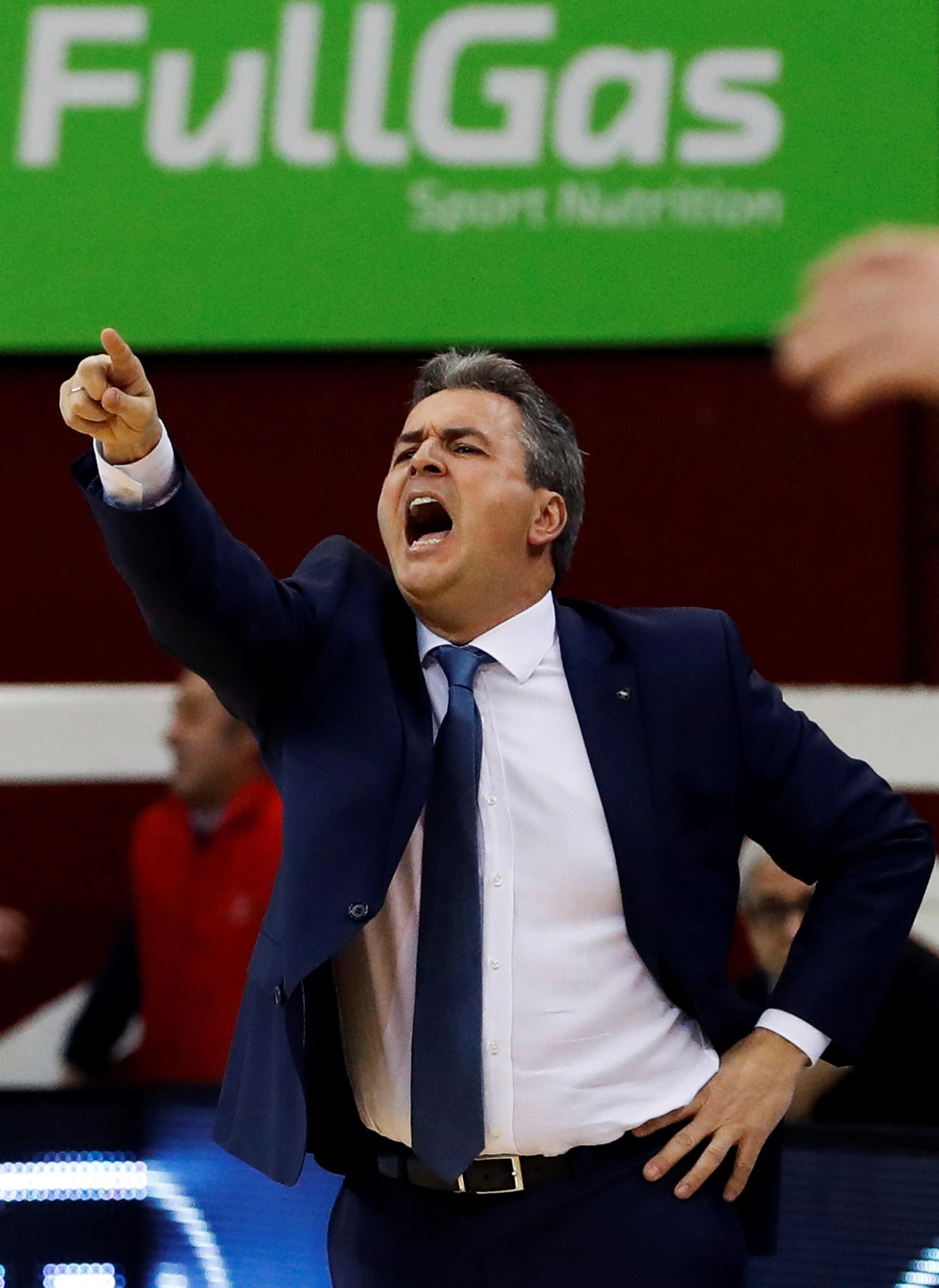 Valdeolmillos, en el banquillo del Delteco.