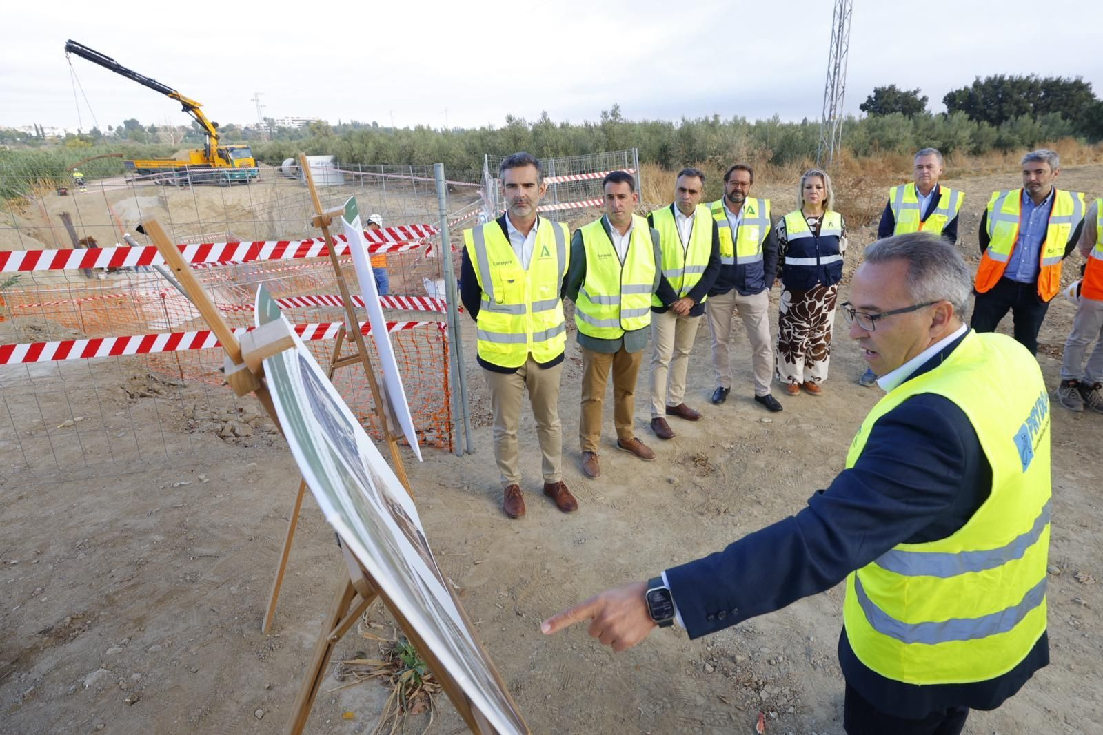 Visita del consejero Fernández-Pacheco a las obras de las canalizaciones en Alhendín
