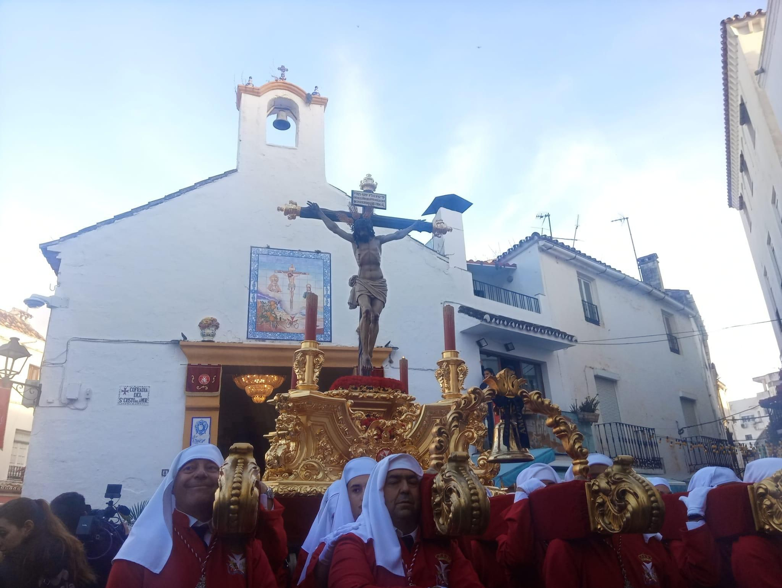 Devoción al Crucificado el Jueves Santo en Marbella, en imágenes