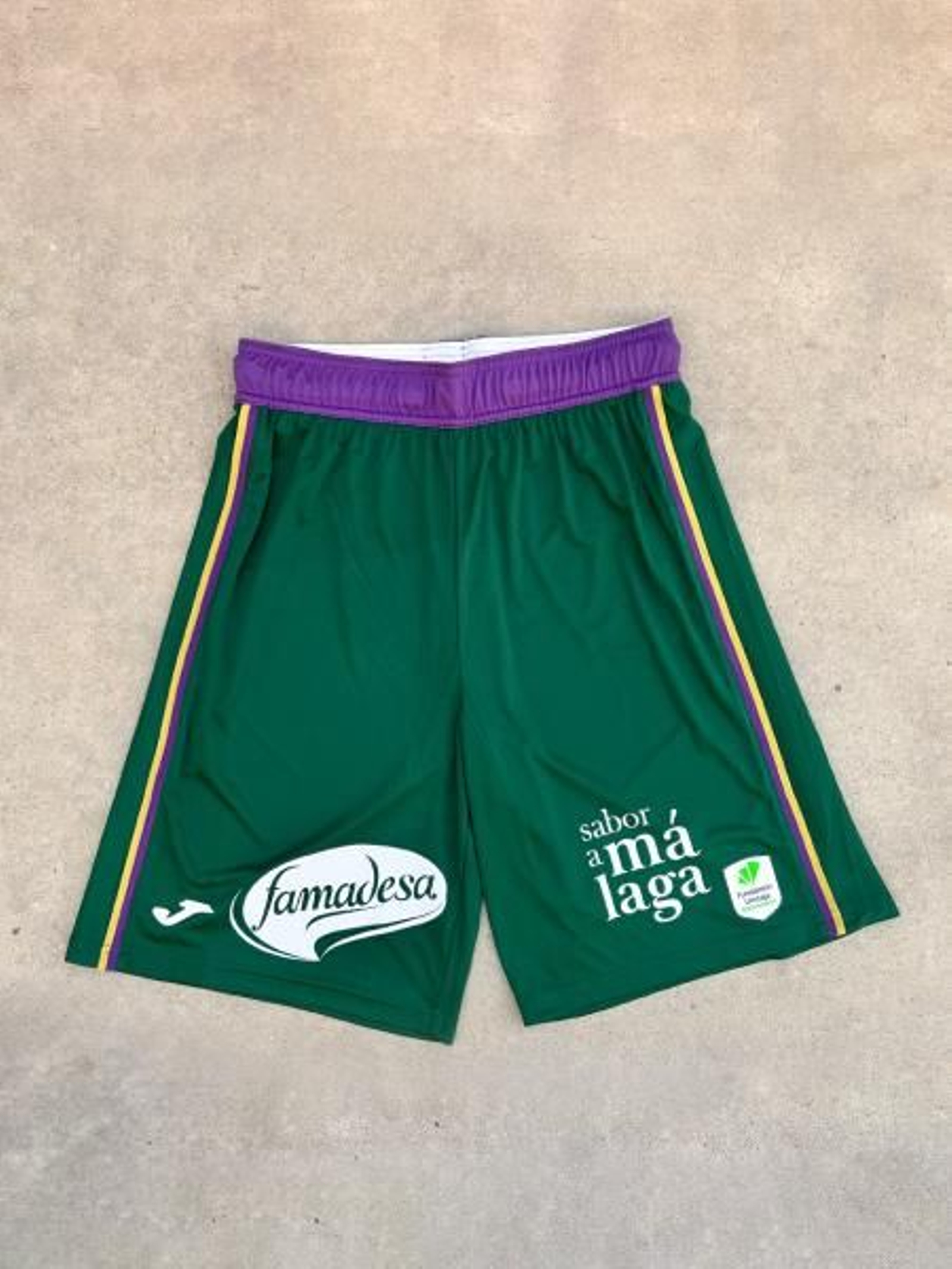 El Unicaja muestra sus camisetas para la temporada 25/26