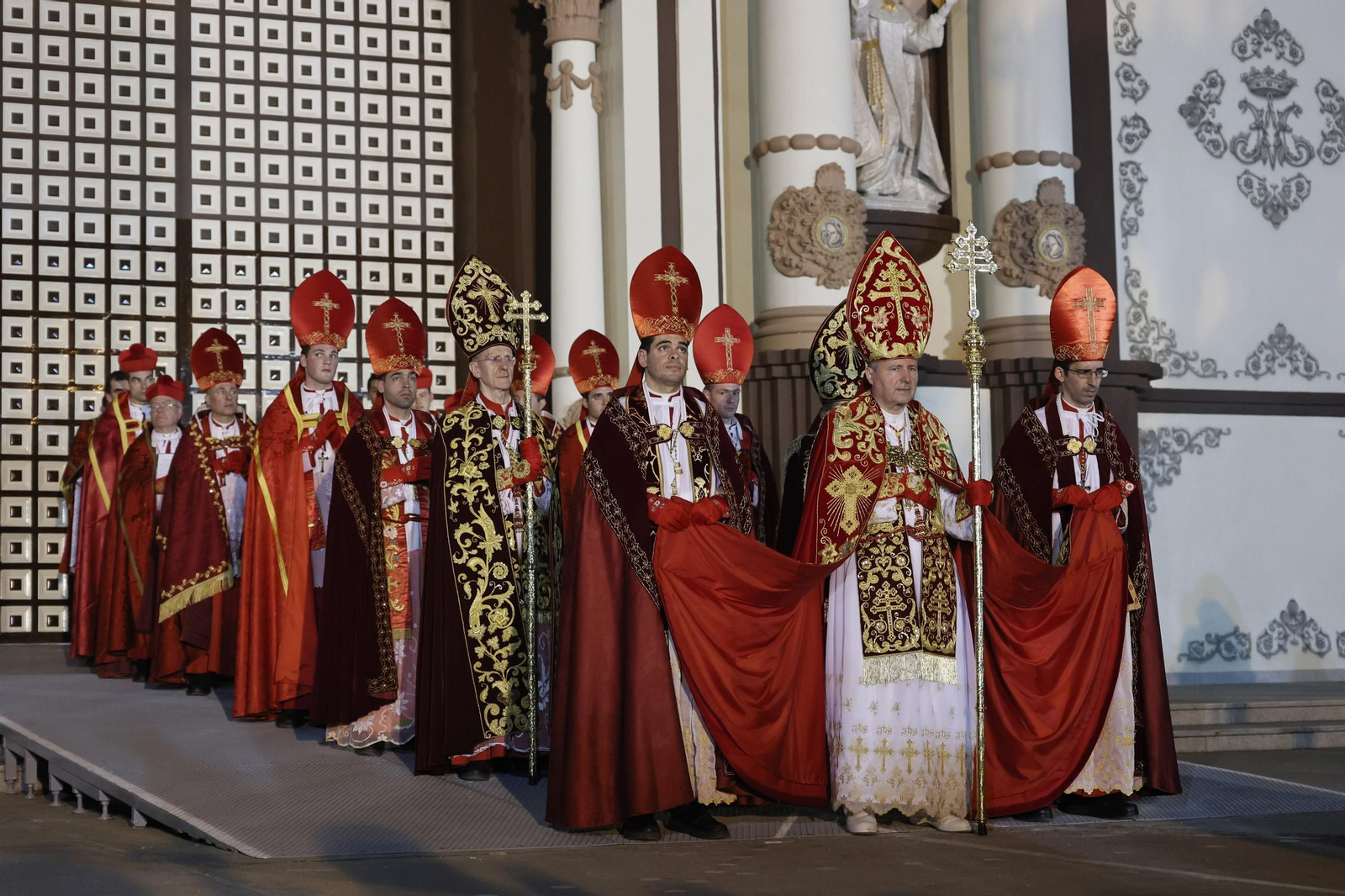 Las imágenes de la visita a la catedral del Palmar de Troya