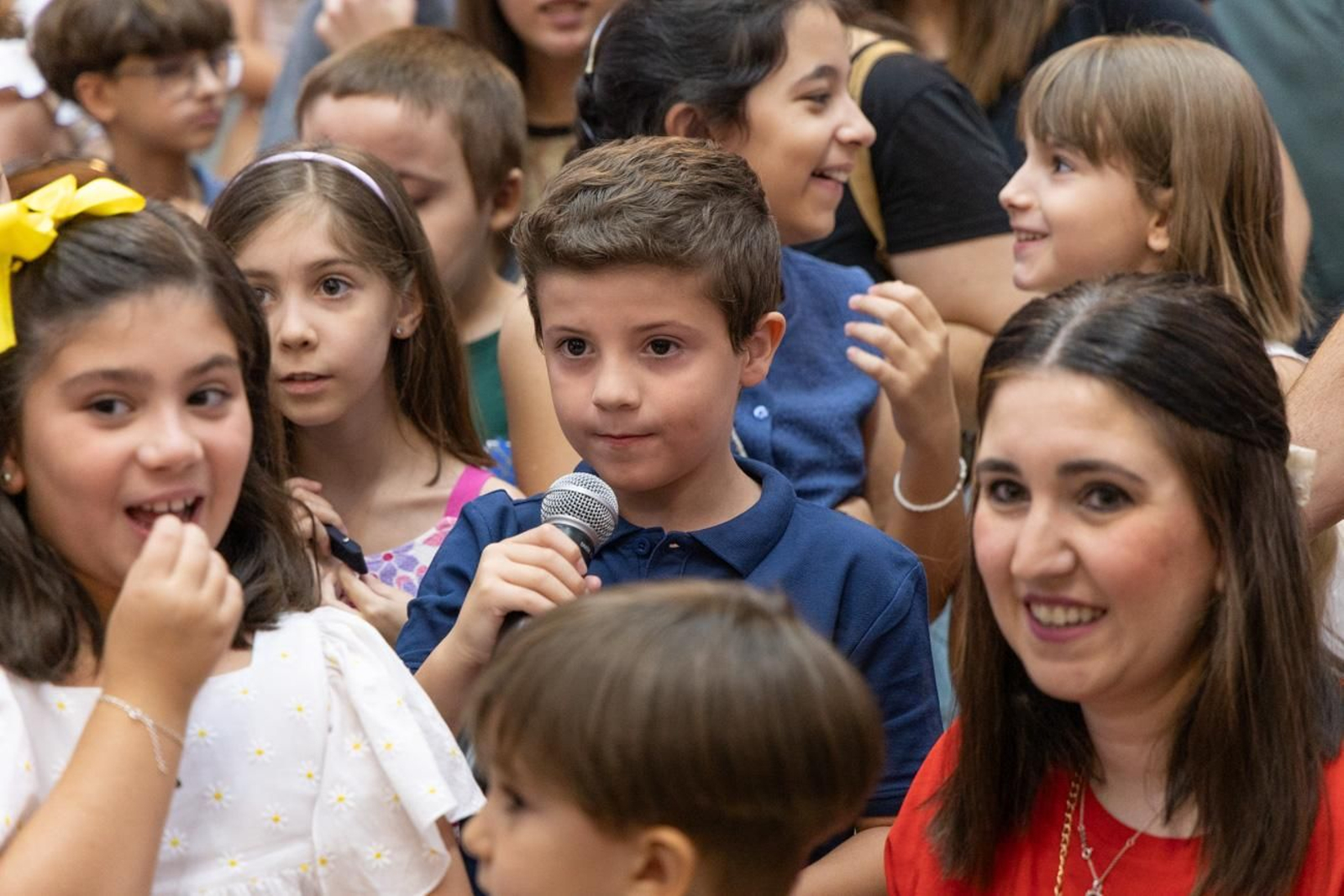 Recibimiento en el Salón de Plenos del Ayuntamiento de Lucas Paulano, el joven talento ganador de La Voz Kids 2025