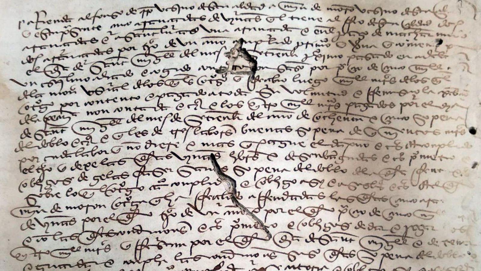 Arrendamiento de viñas en Jerez en el siglo XV. AMJF, PN, Hernando de Carmona, 1484, fº 265r, jueves 21 de octubre Alfonso de Quero arrienda a Martín de Morón cinco aranzadas de viñas en tres pagos del término de Jerez (Guadalete, S. Lucas y Macharnudo), por un año y por 5.000 maravedís más la obligación de darles tres labores.