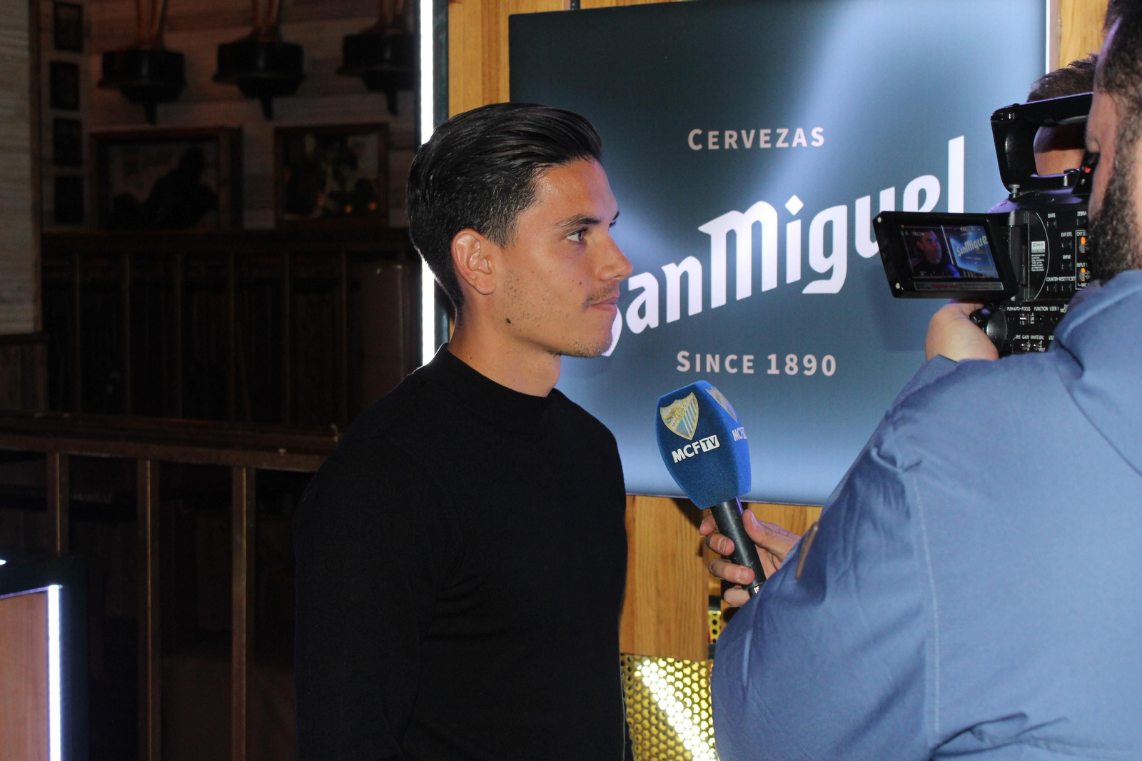 Las imágenes de la presentación de  'La Rosaleda Liga Edición Especial'