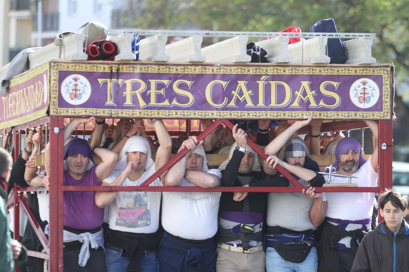 Imágenes del ensayo solidario de la Hermandad de Tres Caidas