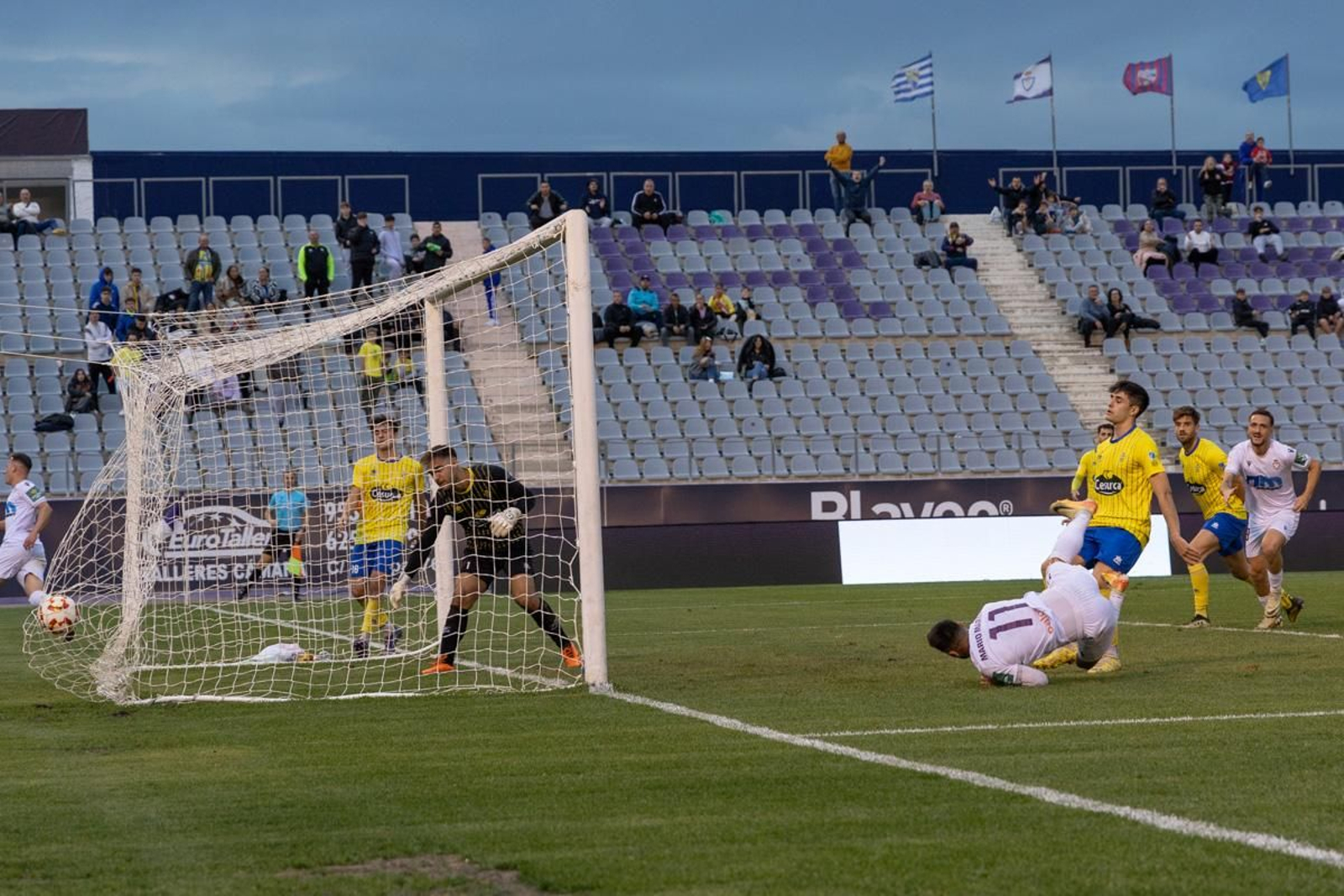 Real Jaén CF contra CD Huértor Tájar, en imágenes