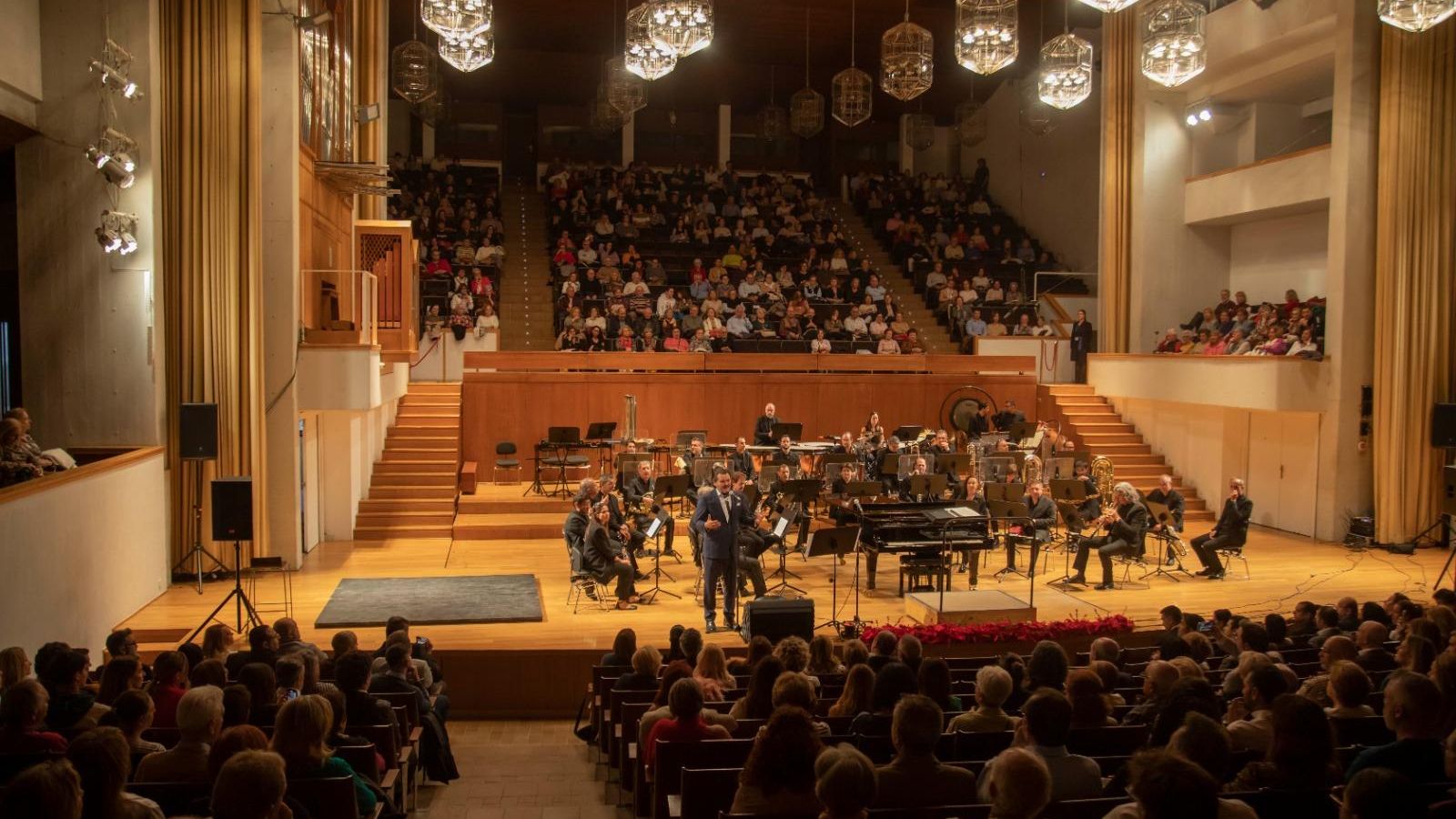 El director y presidente de los Premios Lorca, Jorge Onieva durante su discurso de inauguración.