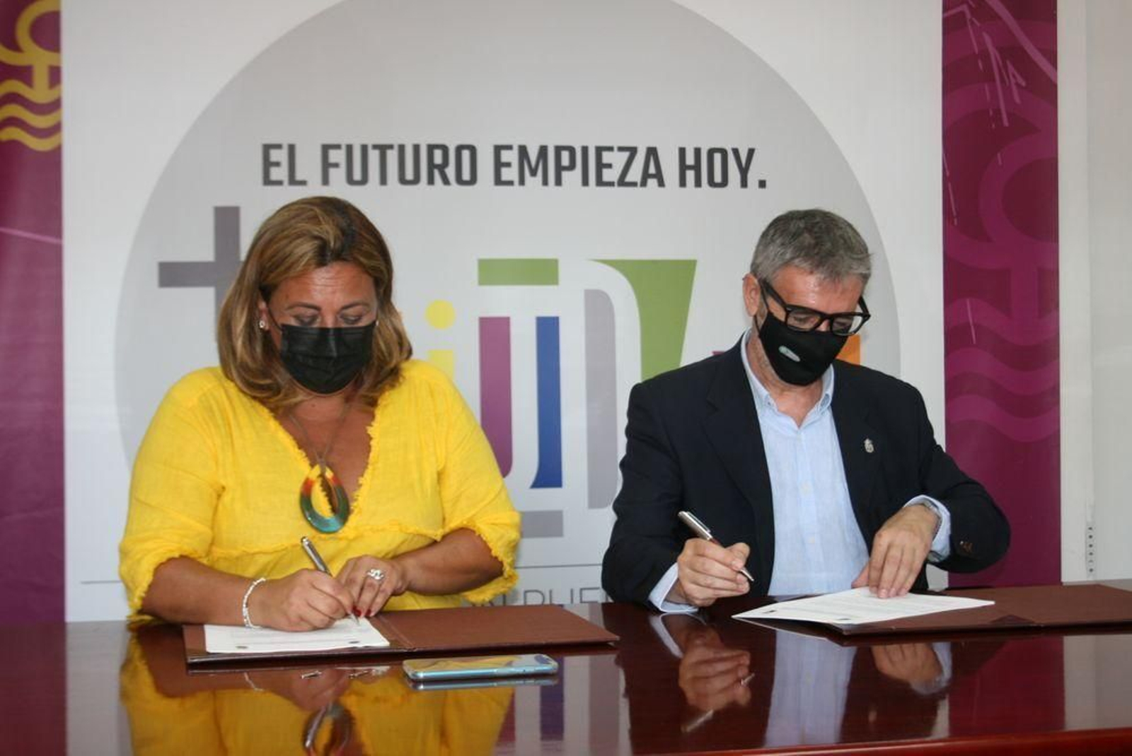 Firma entre Ayuntamiento y UCA de un convenio para fomentar la investigación y la docencia