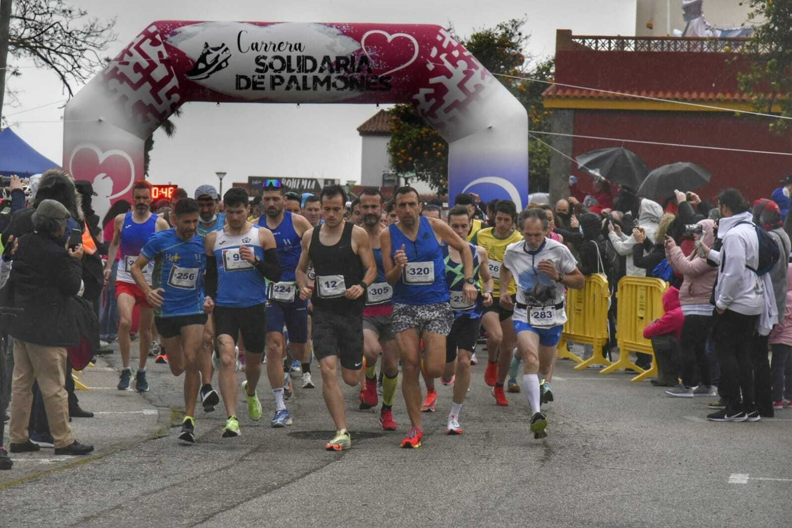 Un grupo de atletas, en la salida