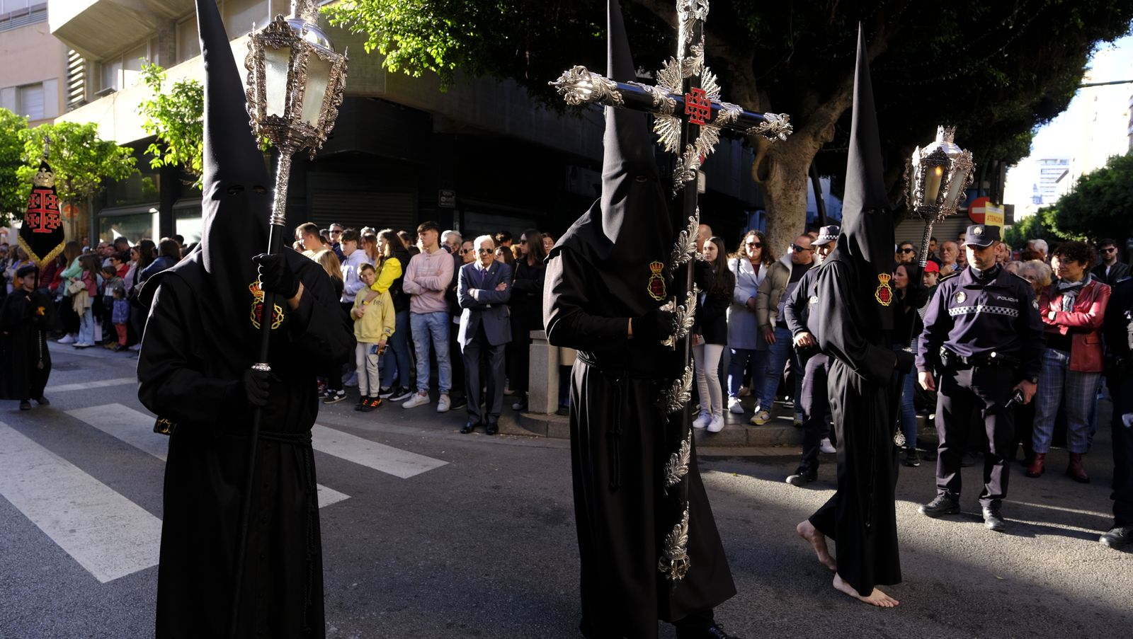 Procesión del Santo Entierro en Almería, en imágenes