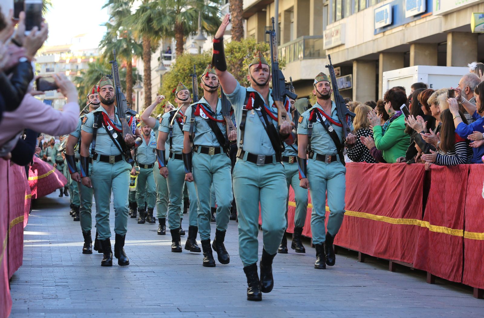 Las mejores Imágenes del sábado de Pasión 2019, Huelva se volcó con el Cristo de la Vera Cruz , escoltada por La Legión