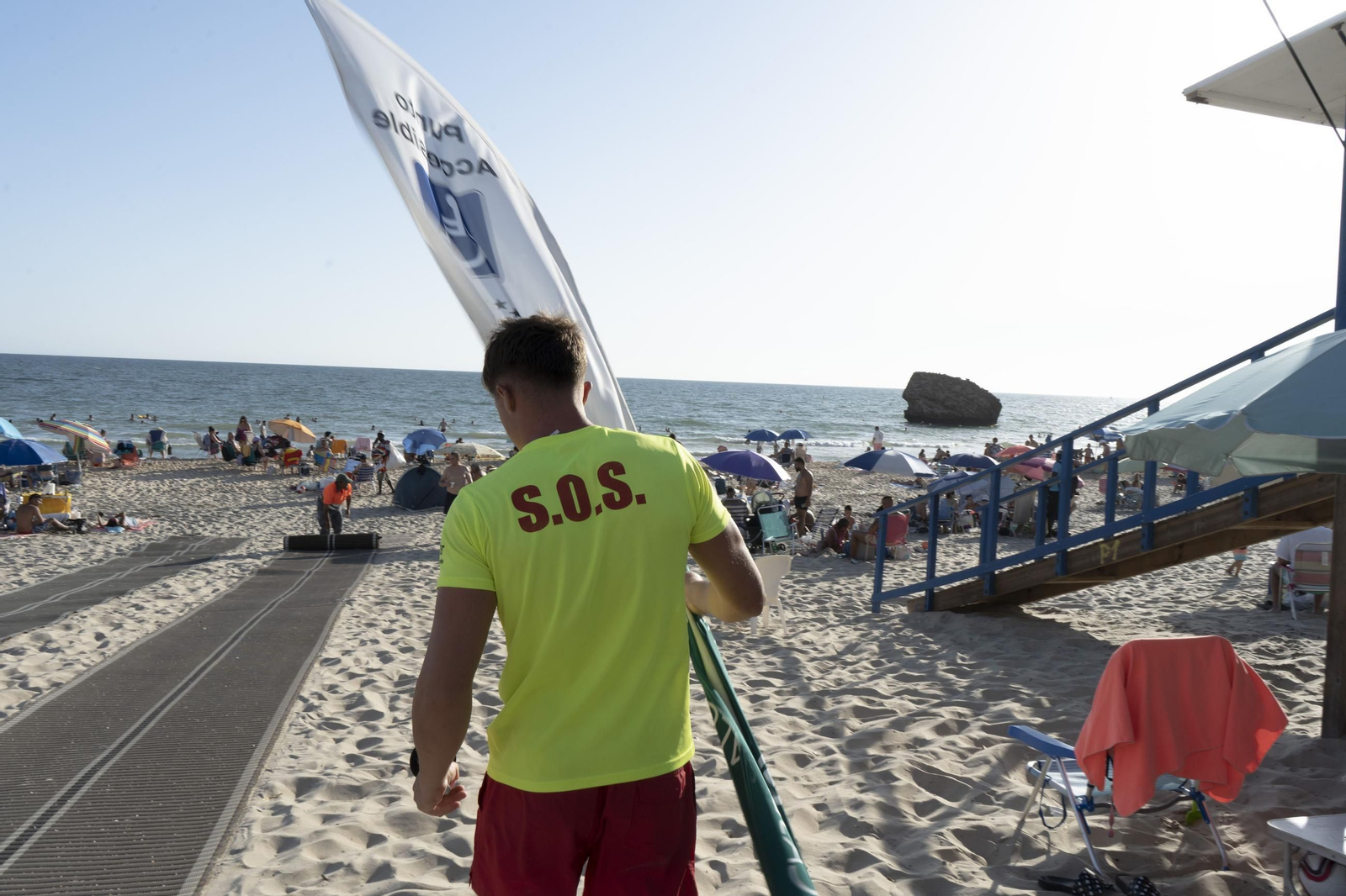 Puesto de salvamento en la playa de Matalascañas.