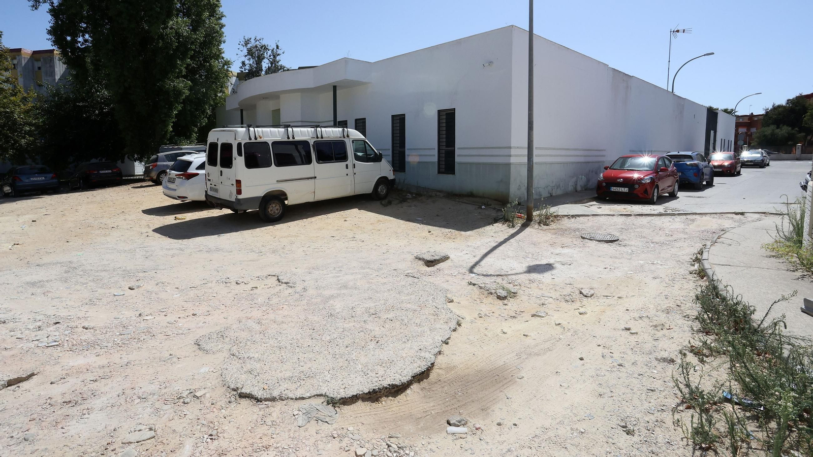 Terrenos destinados a los nuevos aparcamientos, detrás del centro de salud.