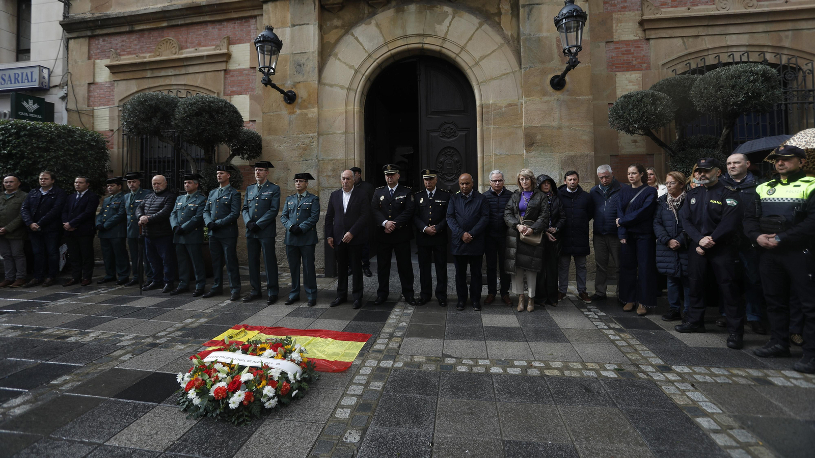 Las fotos de la concentración silenciosa por la muerte de dos guardias civiles en Barbate