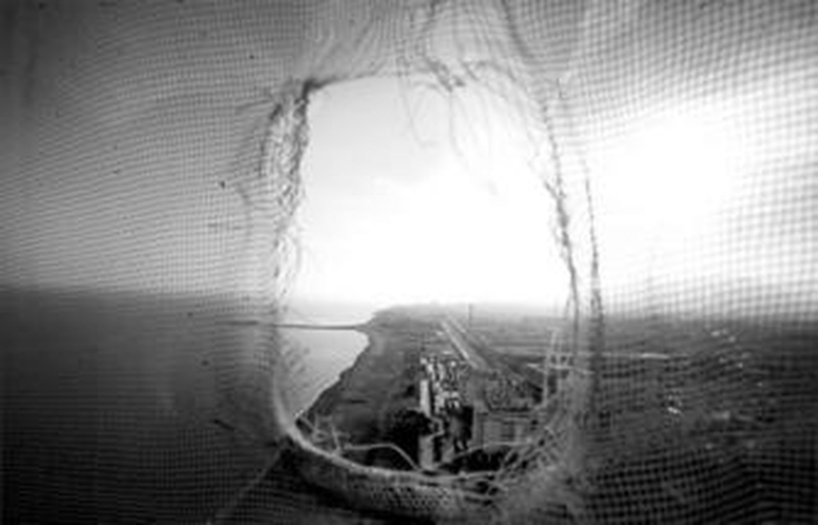 96 metros de altura. 4. Fotografía de la chimenea de Huelin en toda su dimensión.