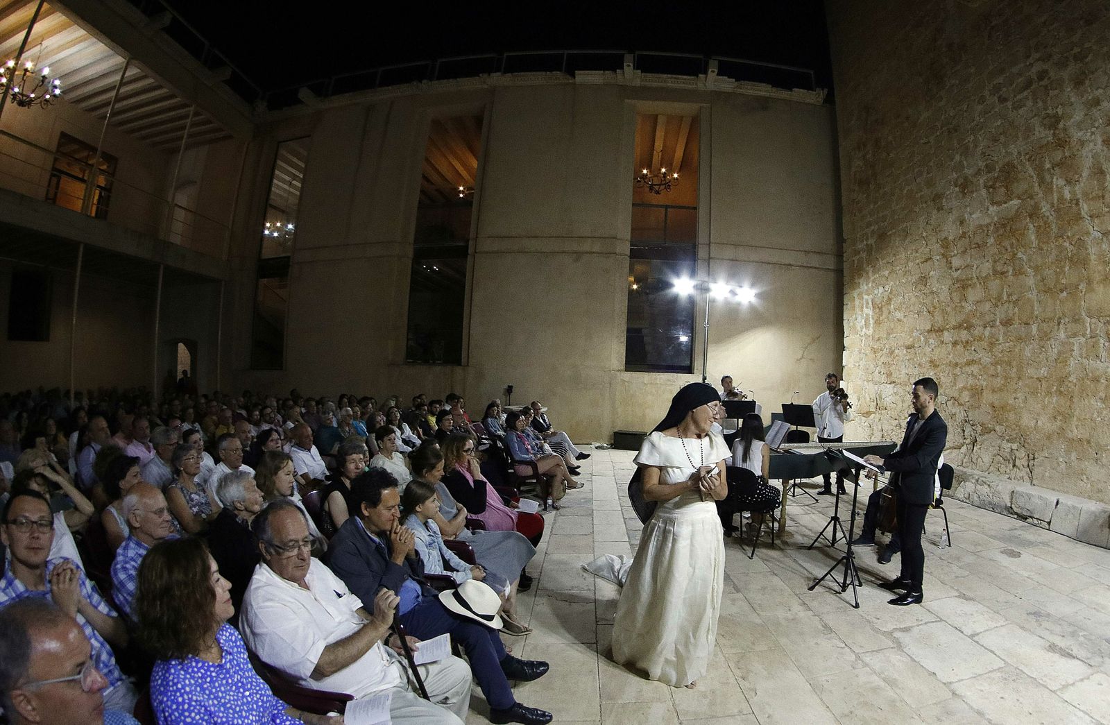 Fotogalería de Música Trobada en su concierto en el patio del Castillo de Vélez Blanco
