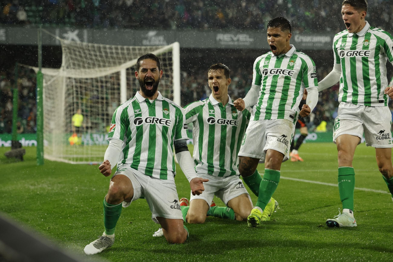 Recital de Isco para ganar a Brahim en el Betis-Madrid con dos goles malagueños