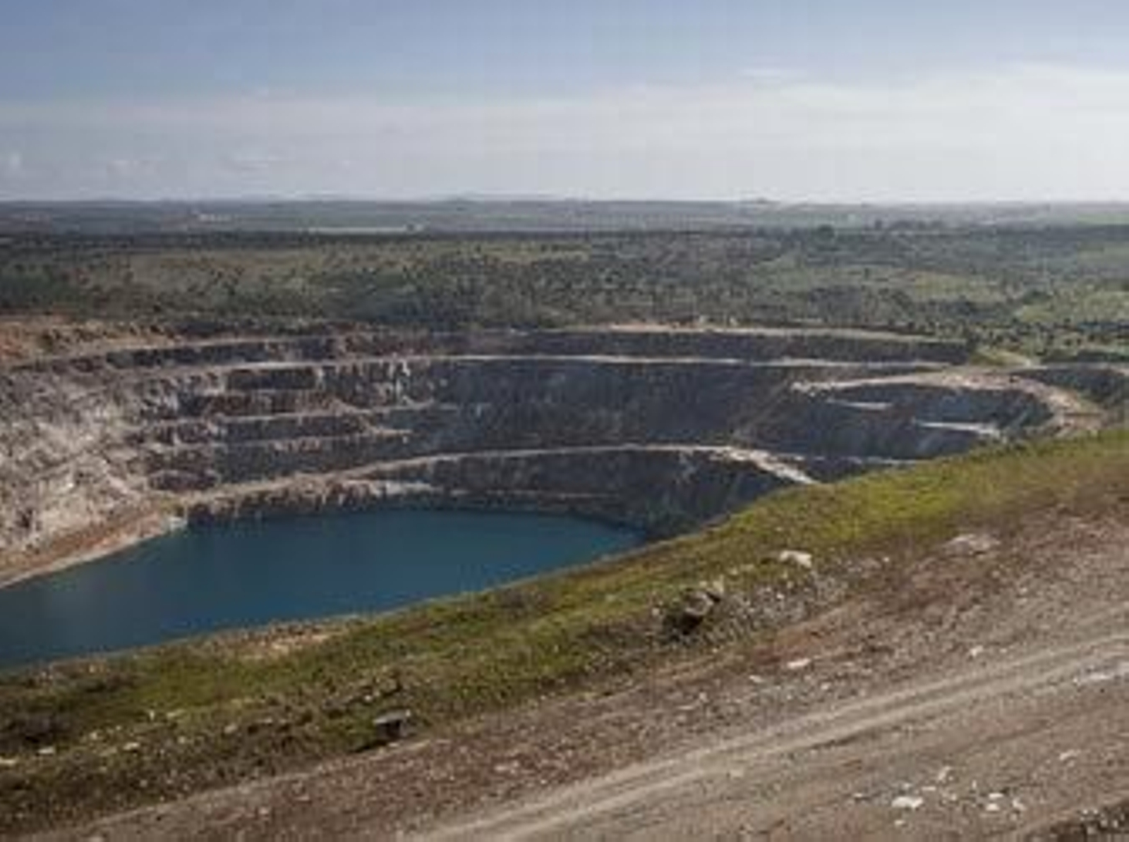 Emerita contrató a una ingeniera que asesoró a la Junta para elaborar su proyecto final