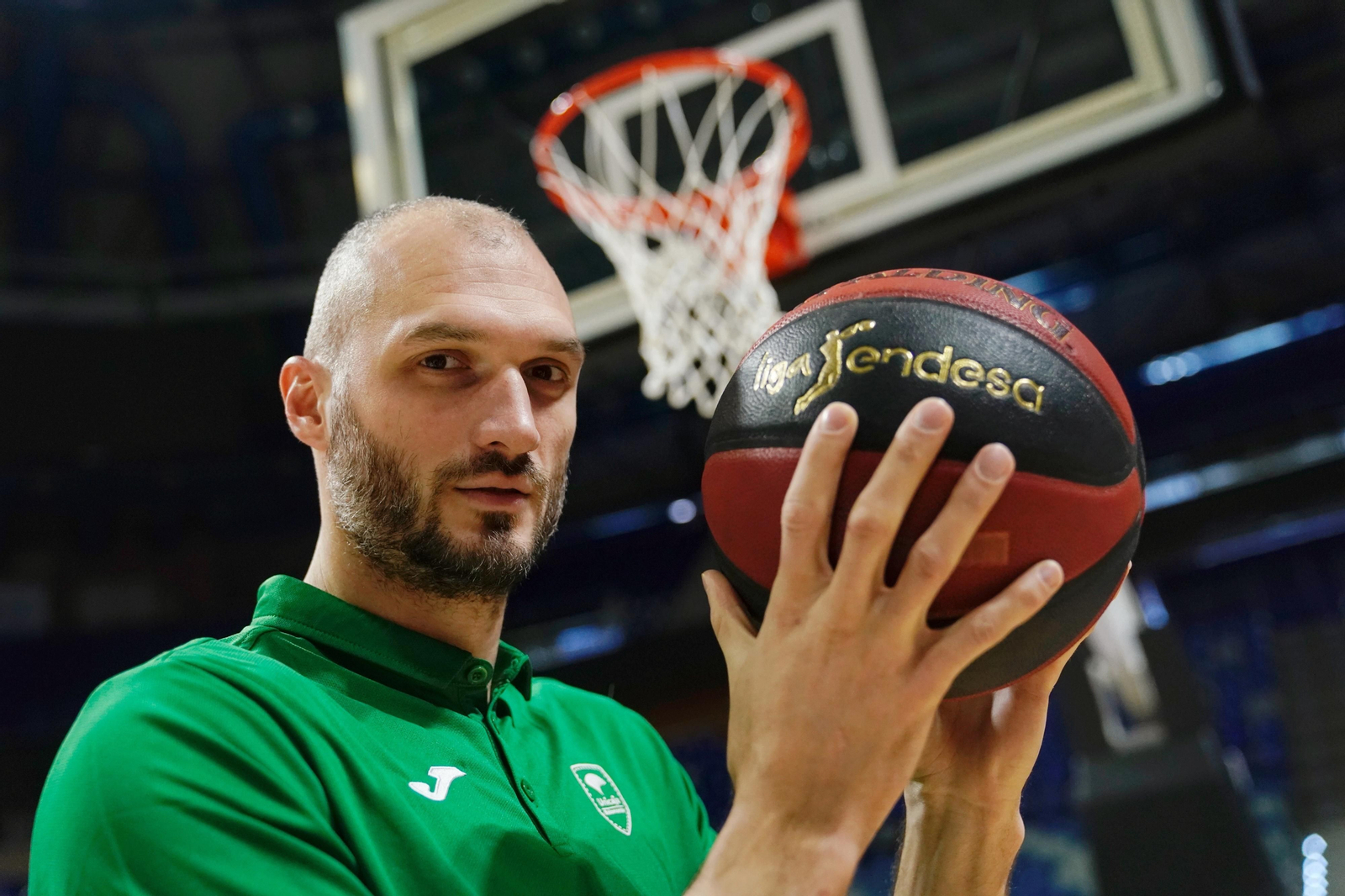 La presentación de Marko Simonovic con el Unicaja, en fotos