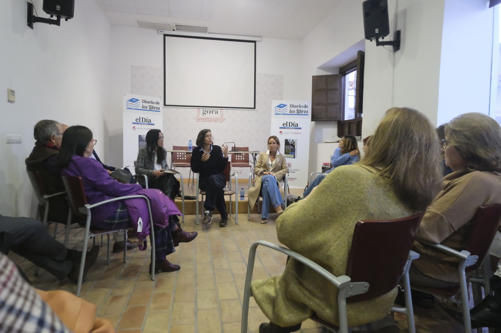 Las imágenes de la presentación de la obra ‘Historias de mujeres casadas’ de Cristina Campos en Córdoba