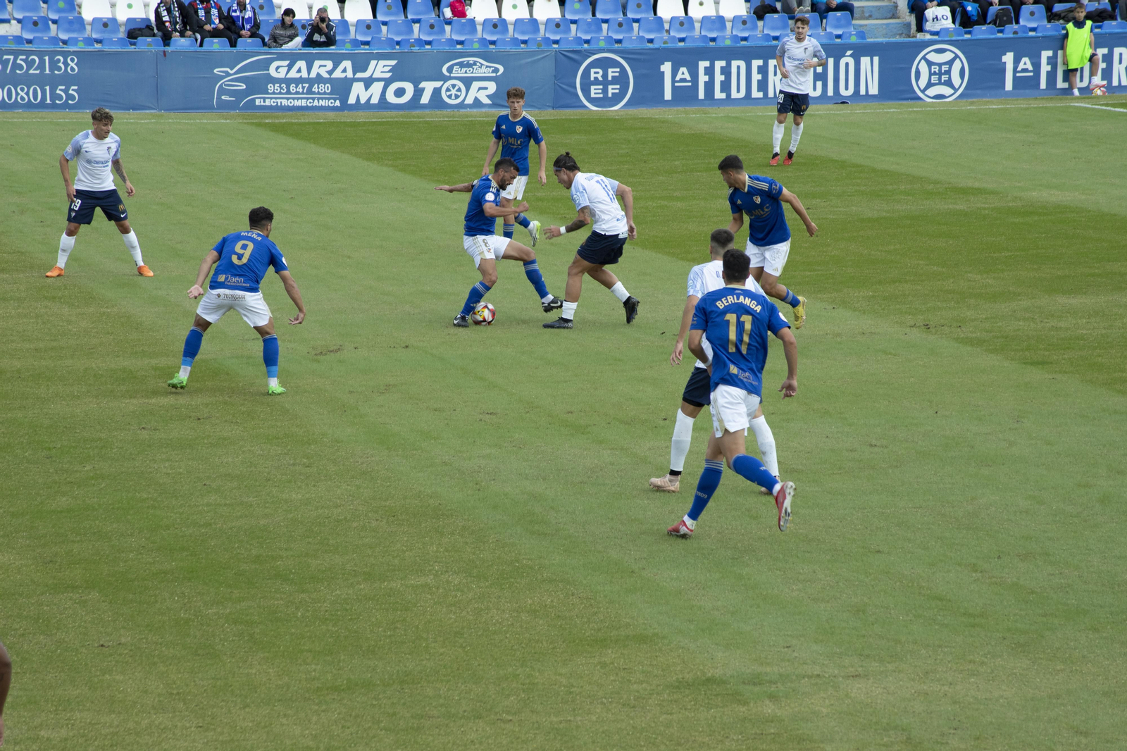 Óscar Fernández, entrenador del Linares Deportivo: "la mentalidad ofensiva de voy a hacer gol nos está fallando"
