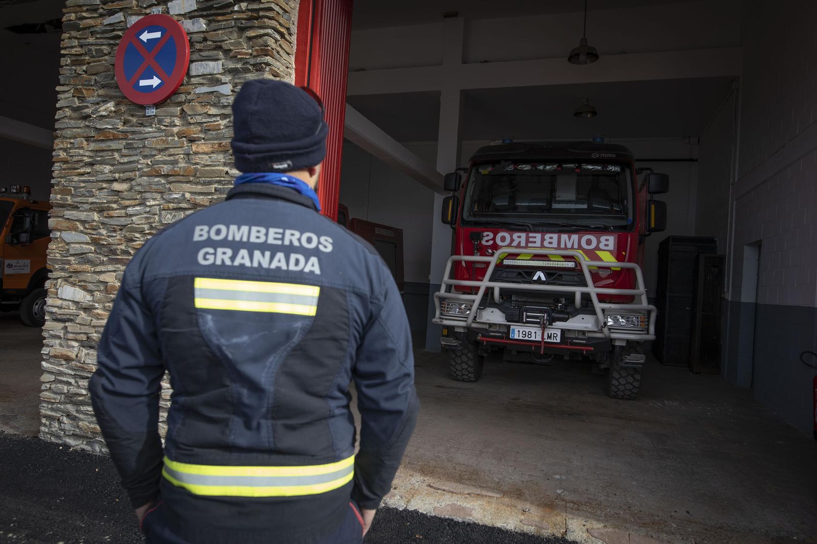Un bombero de Granada en el retén de bomberos de Sierra Nevada