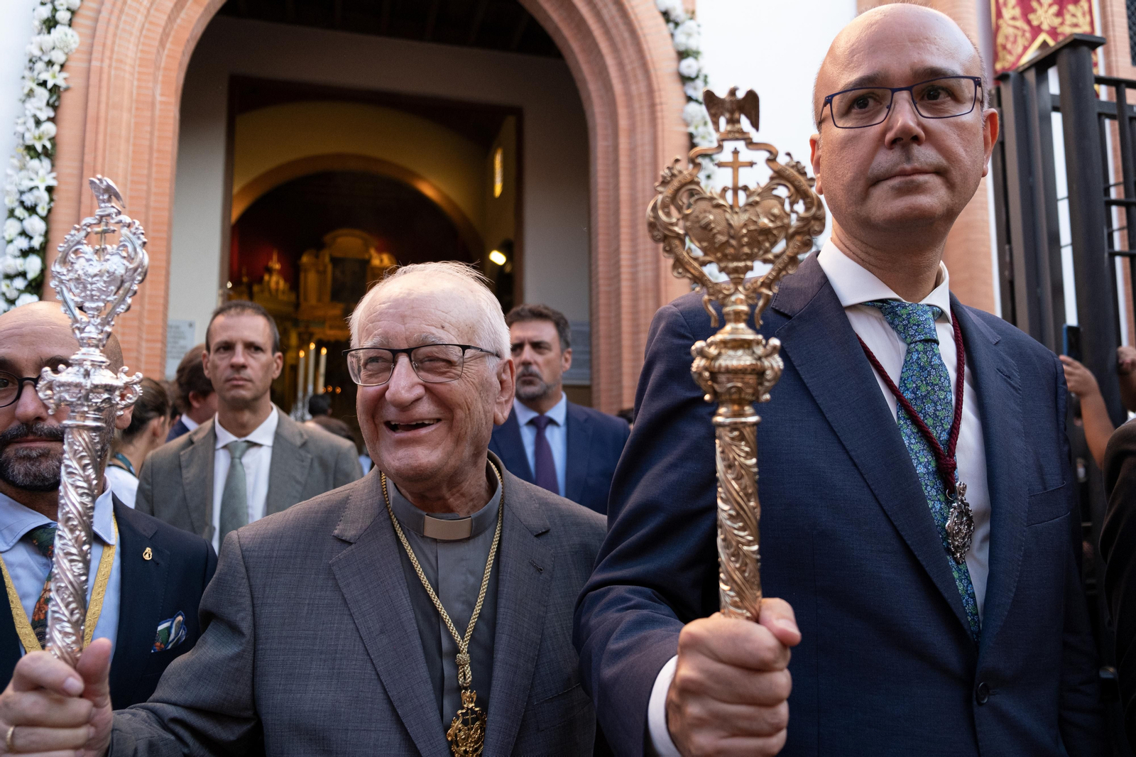La procesión extraordinaria de la Virgen de los Dolores del Cerro del Águila, en imágenes