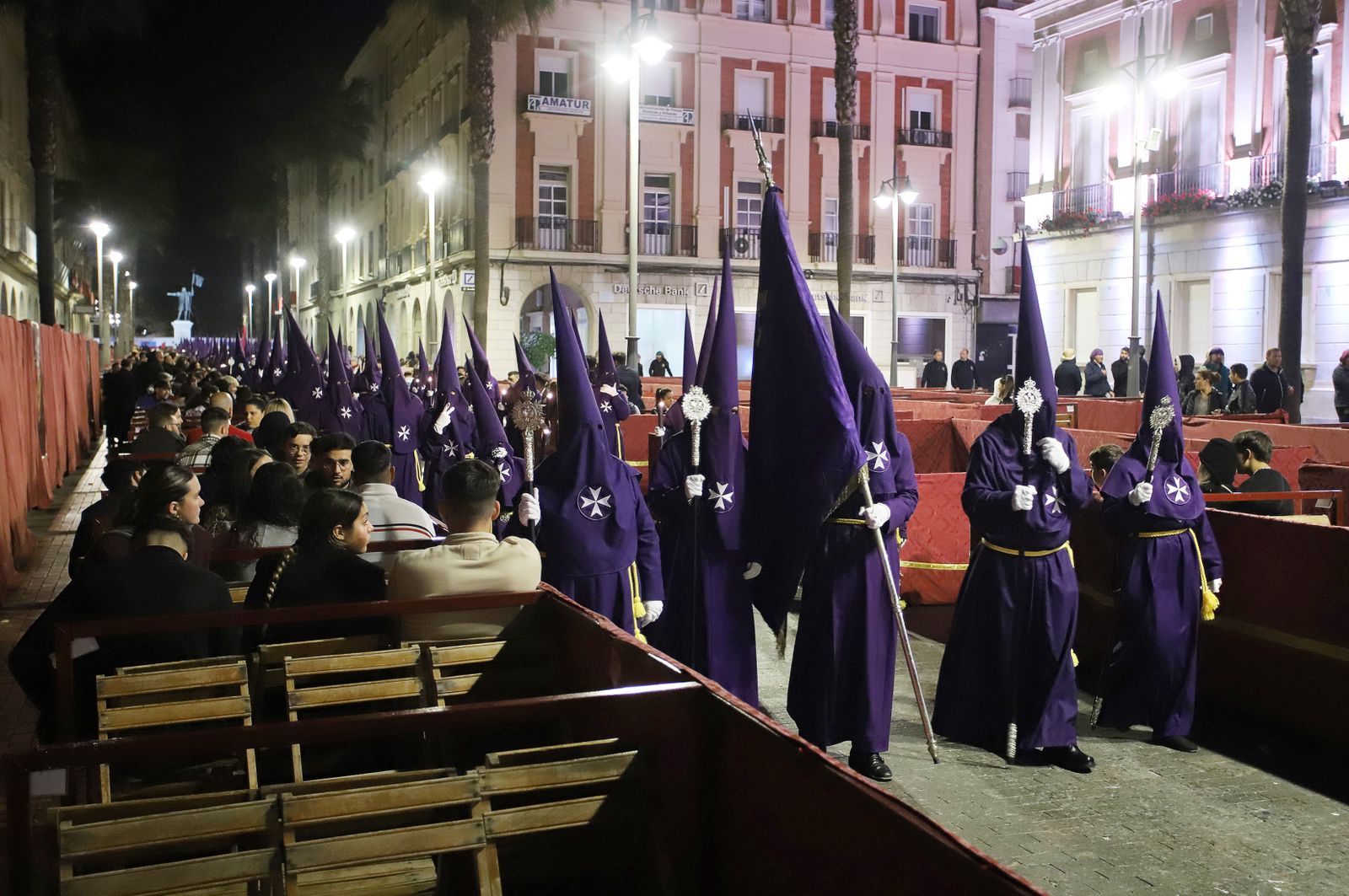 La Hermandad El Nazareno en la madrugá de la Semana Santa de Huelva 2023, en imágenes