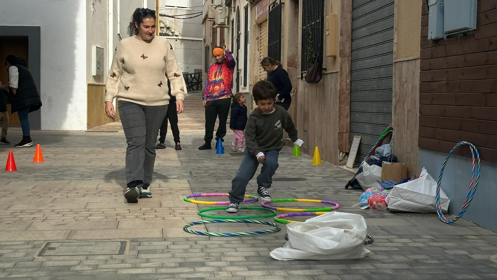 Huércal de Almería da una segunda vida a la ropa y tecnología: así se ha vivido Huercallapop