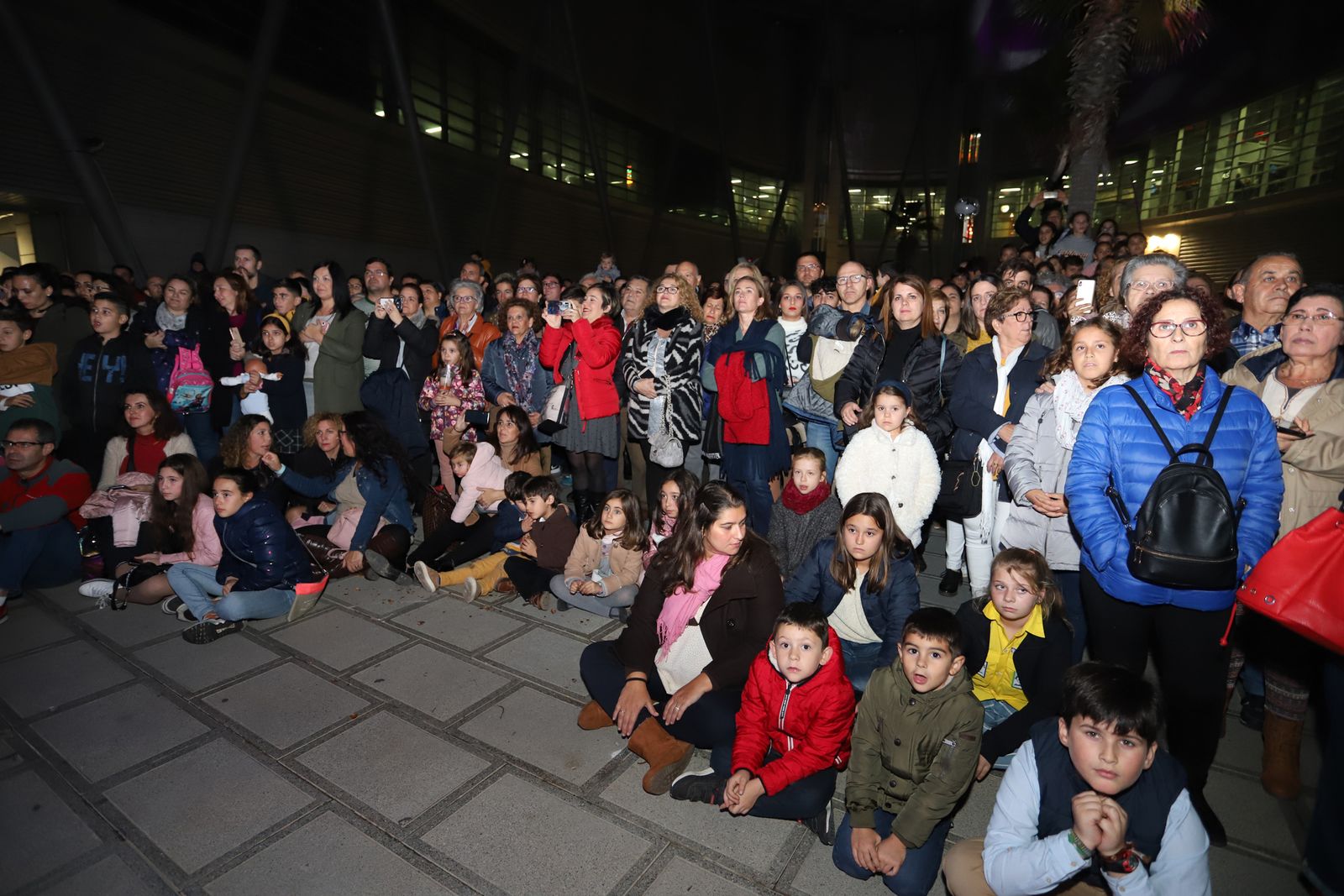 Imágenes  del alumbrado de Aqualon, que tuvo como padrino a Hugo Molina, finalista de Got Talent