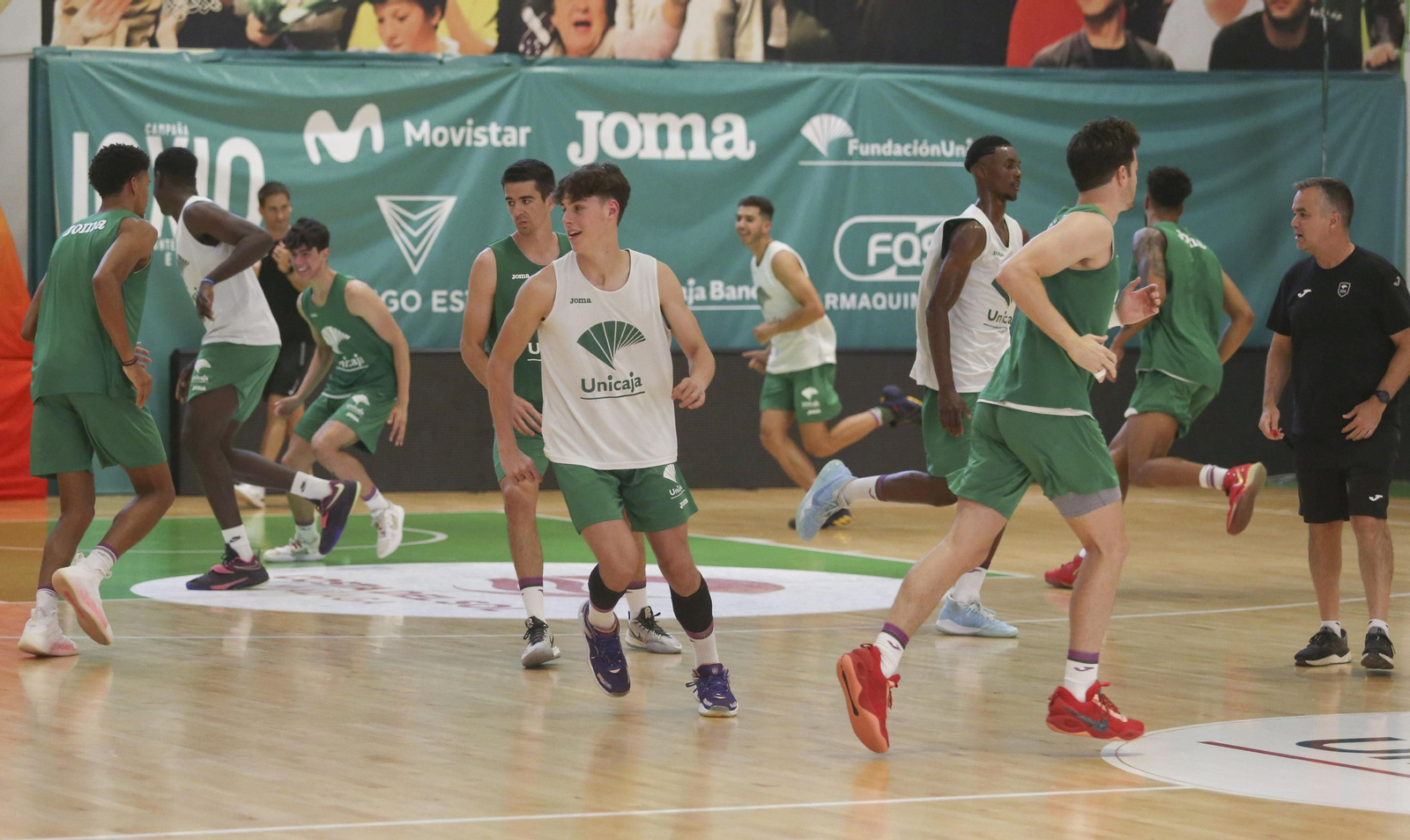 Las fotos de los jóvenes del Unicaja en Los Guindos