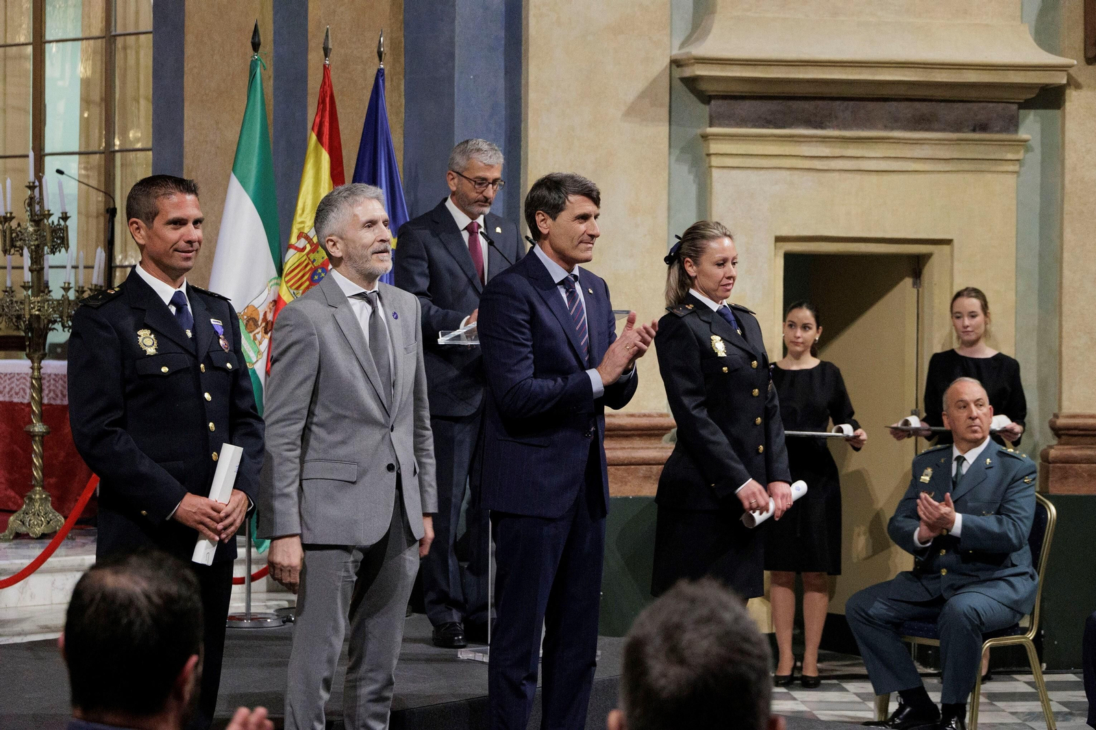Las imágenes de la entrega de condecoraciones civiles en Cádiz.