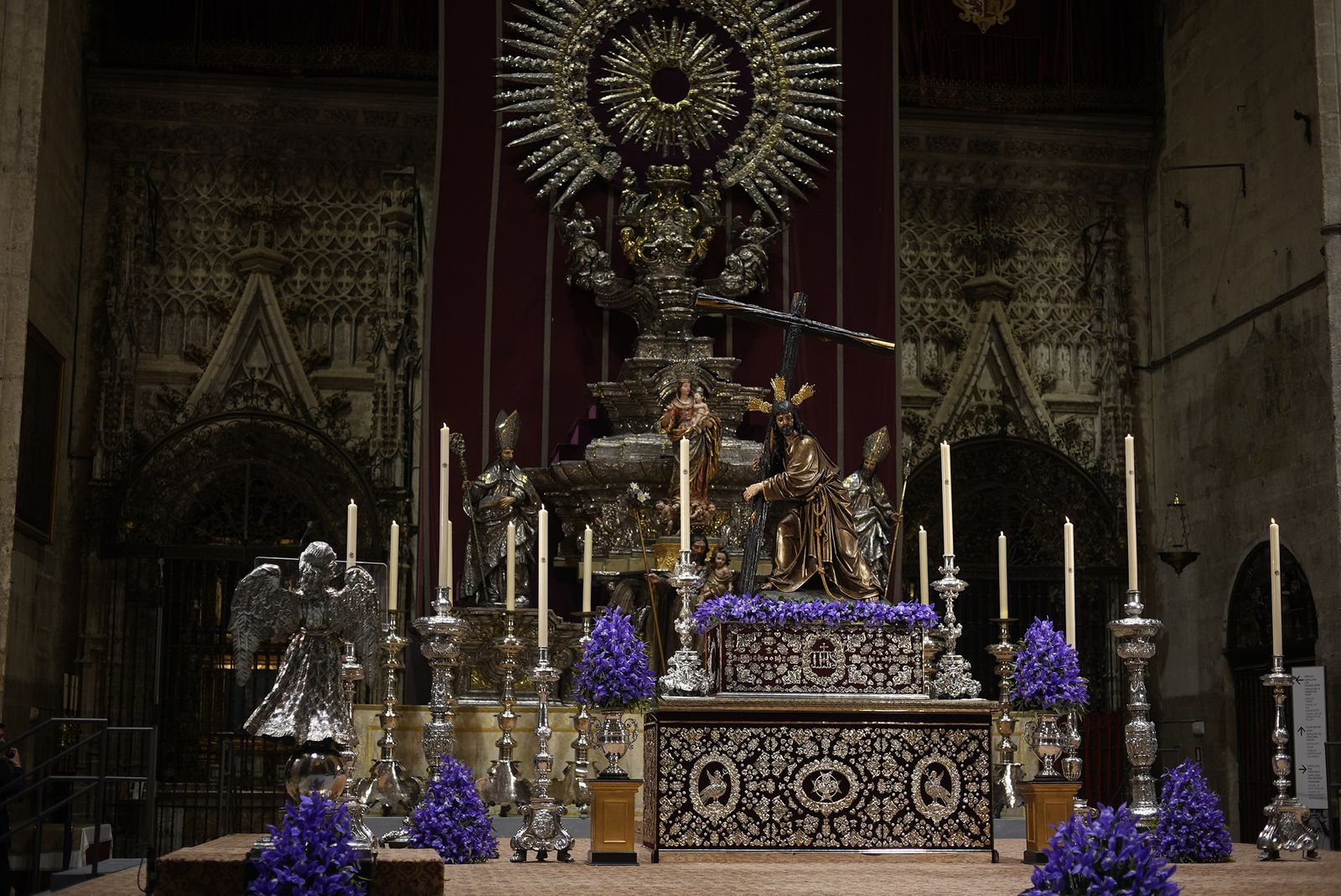 El Vía Crucis de las Hermandades, en imágenes