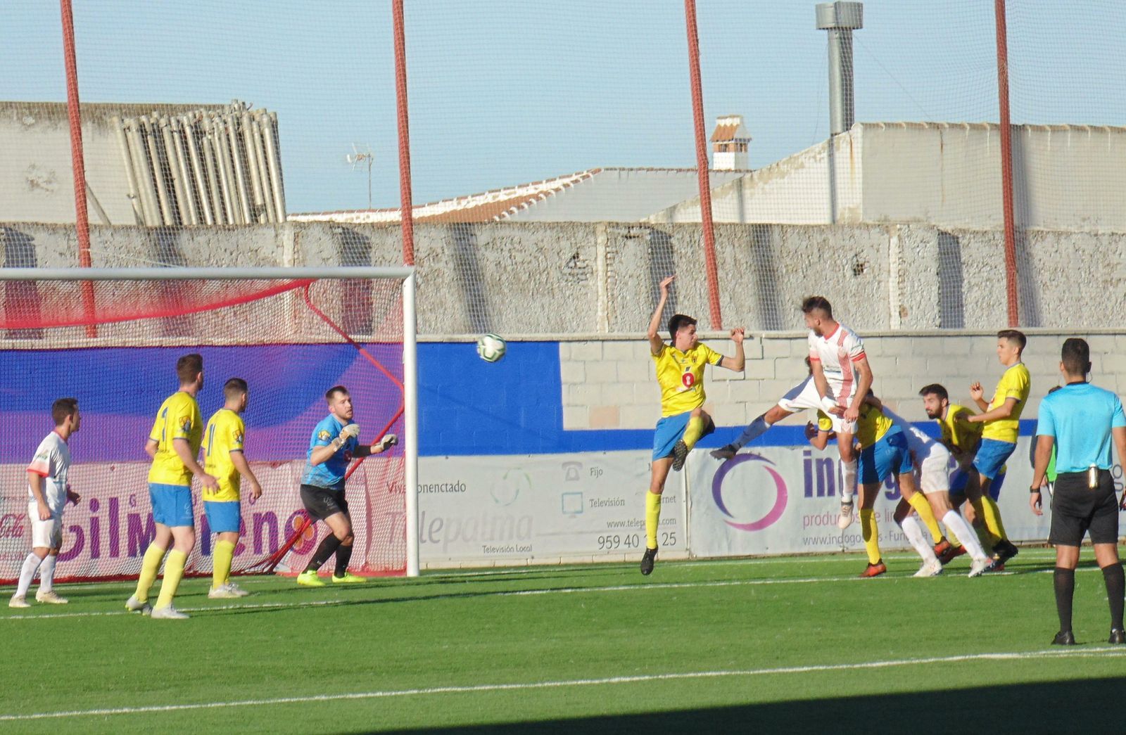Juan anota el primer gol de La Palma de cabeza.