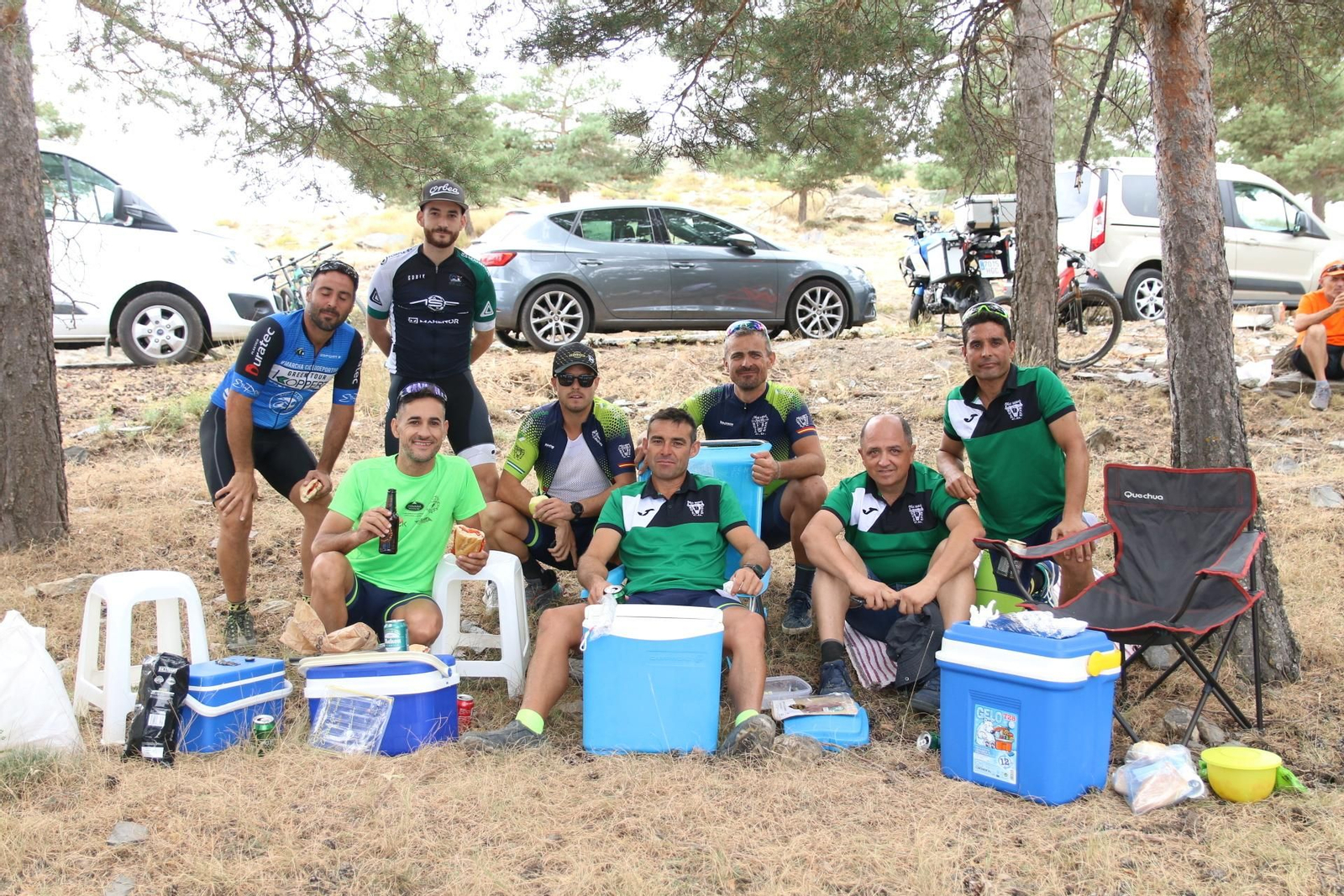 Fotogalería del ambiente en la subida al Alto de Velefique de La Vuelta.