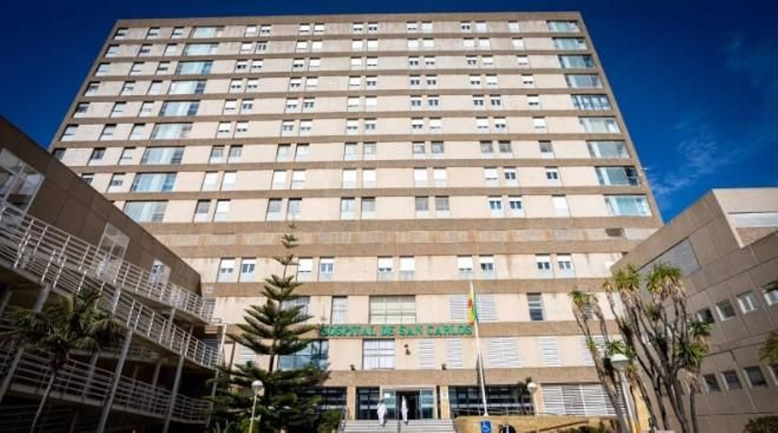 Acceso principal al hospital de San Carlos.