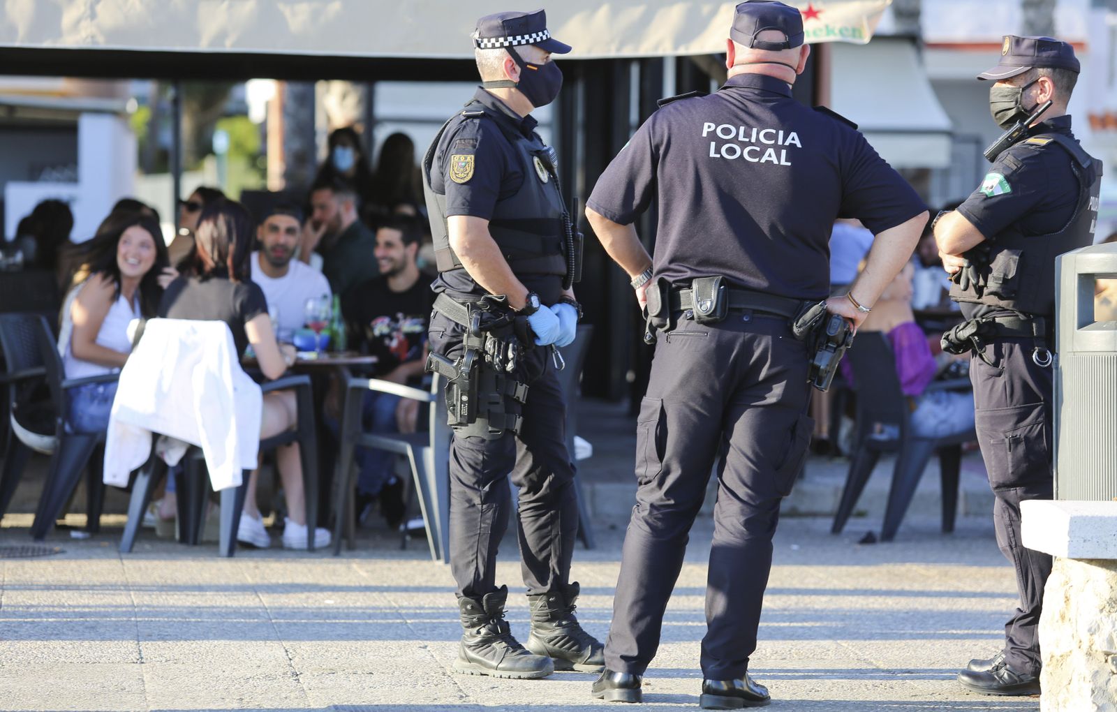Las fotos del refuerzo policial en Pedregalejo ante su masificación
